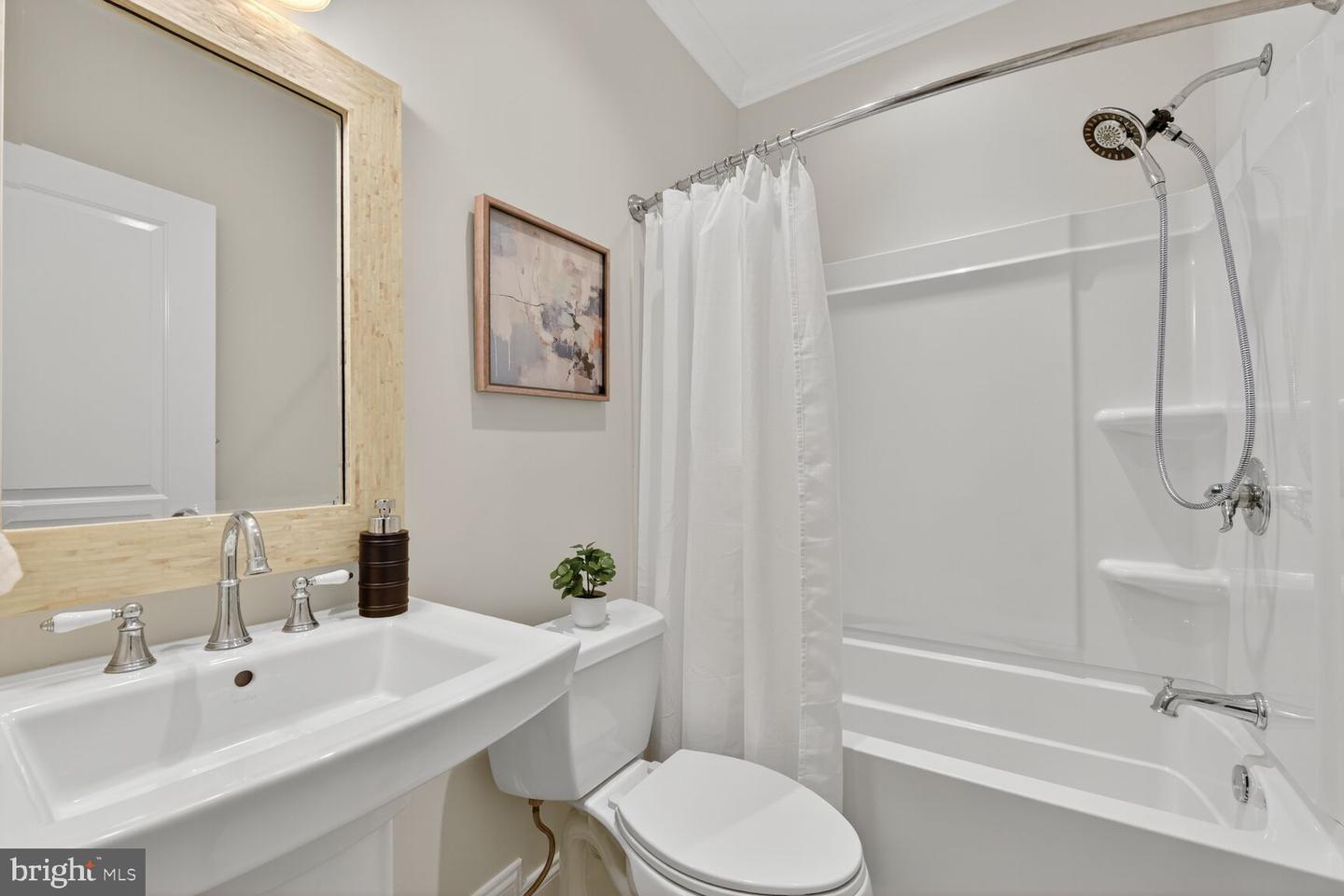 2828 N VAN BUREN ST, ARLINGTON, Virginia 22213, 5 Bedrooms Bedrooms, ,5 BathroomsBathrooms,Residential,For sale,2828 N VAN BUREN ST,VAAR2062550 MLS # VAAR2062550
