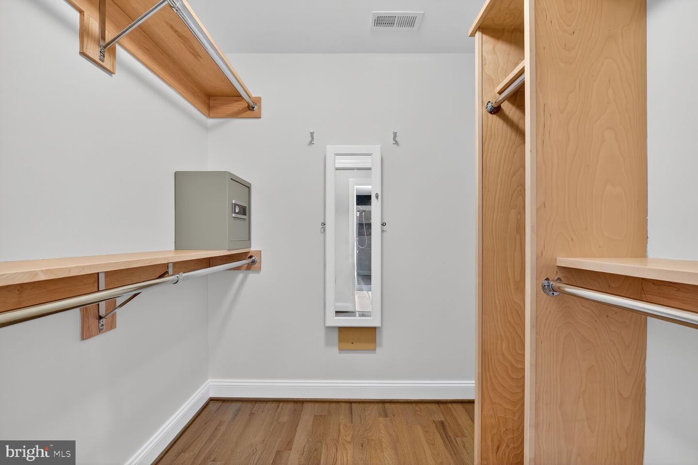 2828 N VAN BUREN ST, ARLINGTON, Virginia 22213, 5 Bedrooms Bedrooms, ,5 BathroomsBathrooms,Residential,For sale,2828 N VAN BUREN ST,VAAR2062550 MLS # VAAR2062550