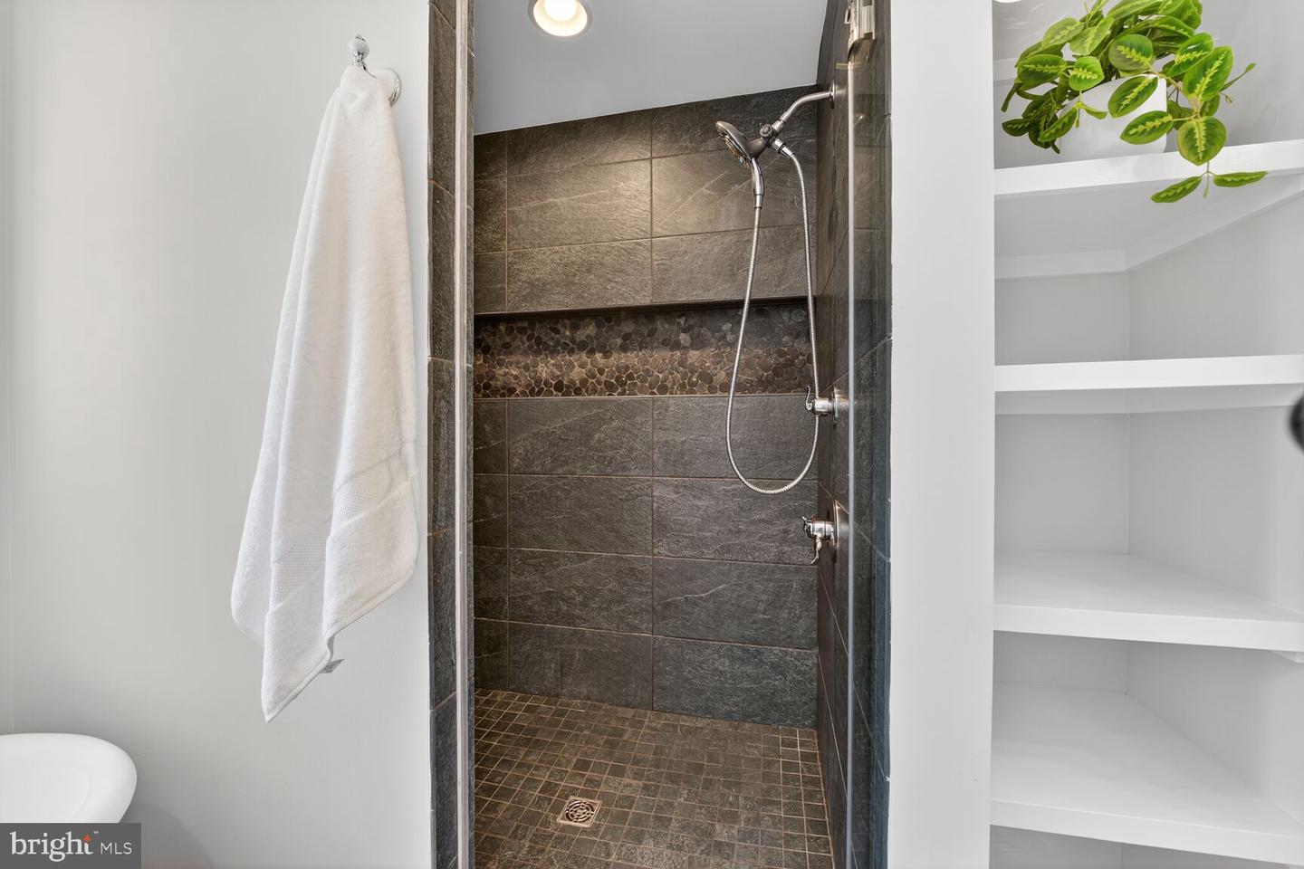 2828 N VAN BUREN ST, ARLINGTON, Virginia 22213, 5 Bedrooms Bedrooms, ,5 BathroomsBathrooms,Residential,For sale,2828 N VAN BUREN ST,VAAR2062550 MLS # VAAR2062550