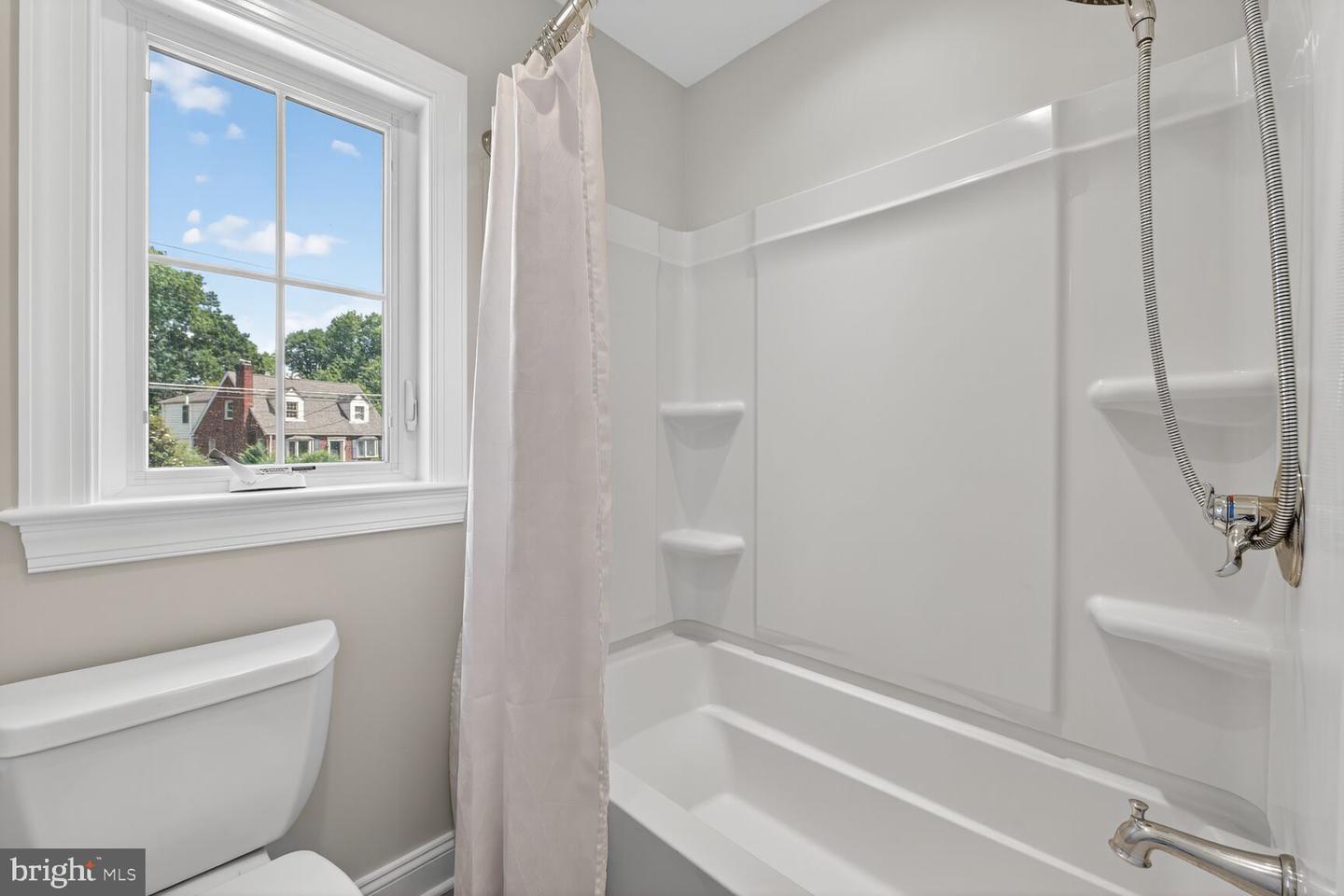 2828 N VAN BUREN ST, ARLINGTON, Virginia 22213, 5 Bedrooms Bedrooms, ,5 BathroomsBathrooms,Residential,For sale,2828 N VAN BUREN ST,VAAR2062550 MLS # VAAR2062550