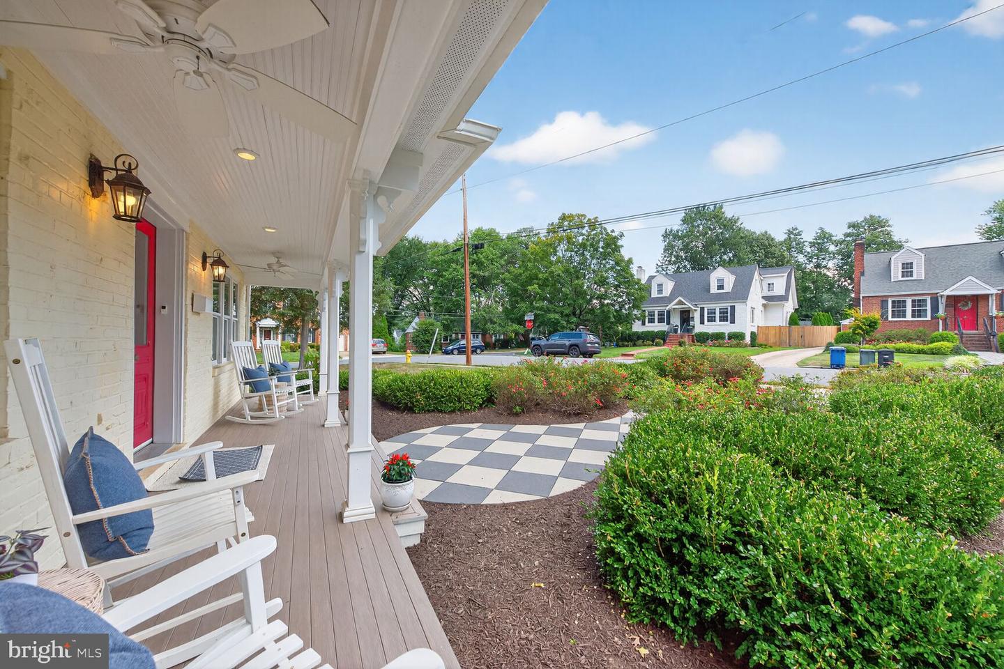 2828 N VAN BUREN ST, ARLINGTON, Virginia 22213, 5 Bedrooms Bedrooms, ,5 BathroomsBathrooms,Residential,For sale,2828 N VAN BUREN ST,VAAR2062550 MLS # VAAR2062550