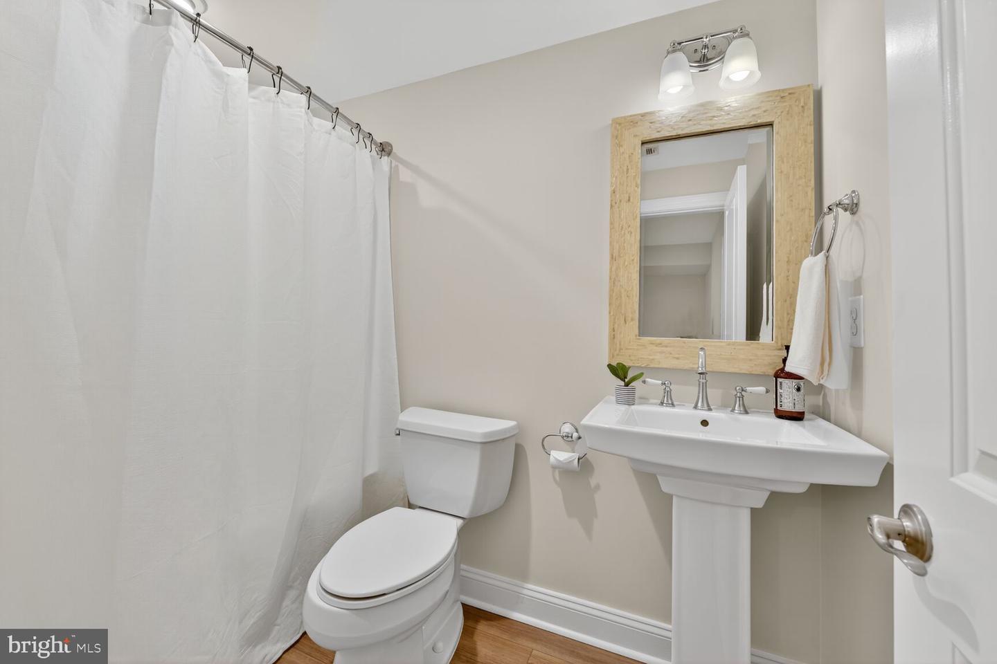 2828 N VAN BUREN ST, ARLINGTON, Virginia 22213, 5 Bedrooms Bedrooms, ,5 BathroomsBathrooms,Residential,For sale,2828 N VAN BUREN ST,VAAR2062550 MLS # VAAR2062550
