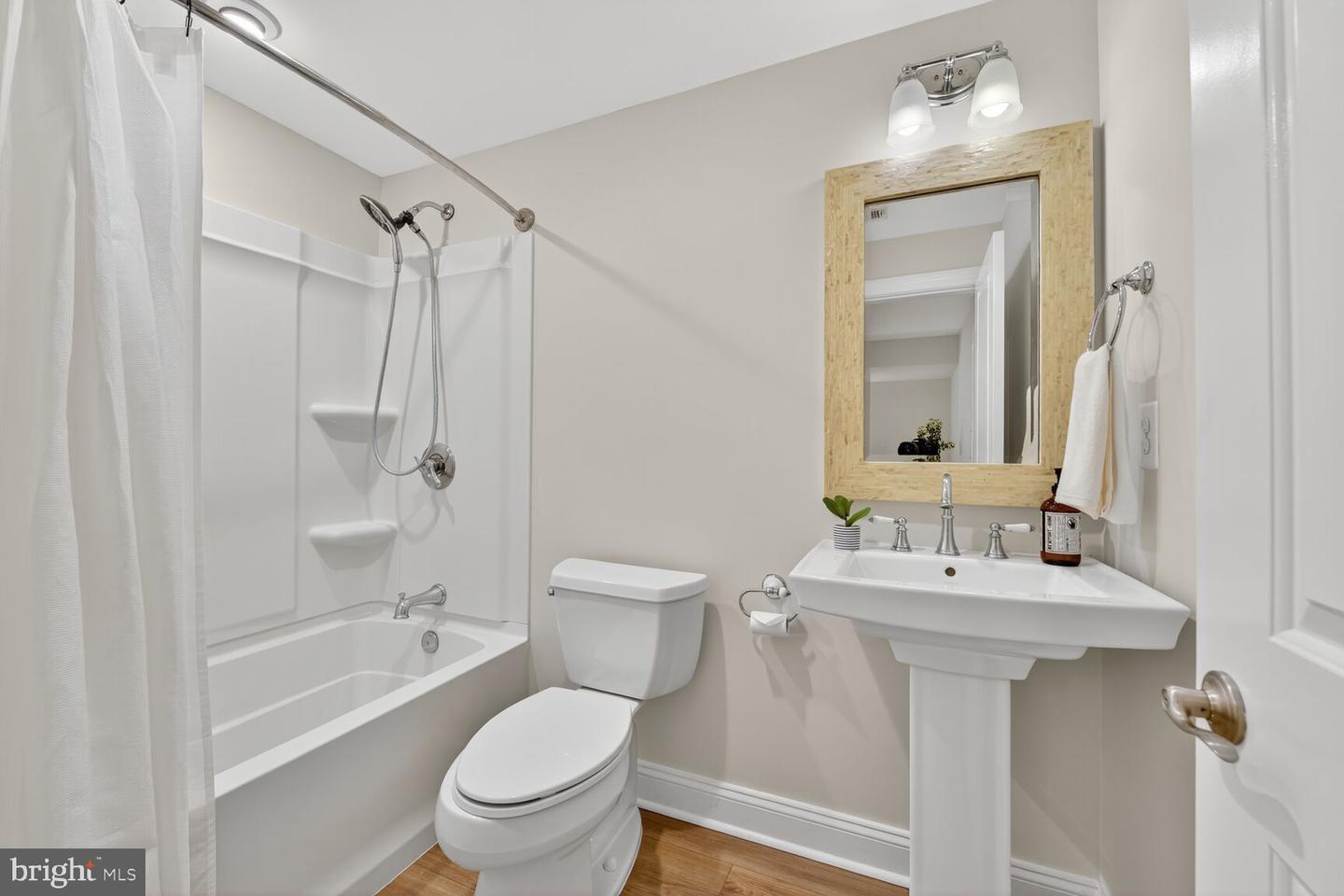 2828 N VAN BUREN ST, ARLINGTON, Virginia 22213, 5 Bedrooms Bedrooms, ,5 BathroomsBathrooms,Residential,For sale,2828 N VAN BUREN ST,VAAR2062550 MLS # VAAR2062550