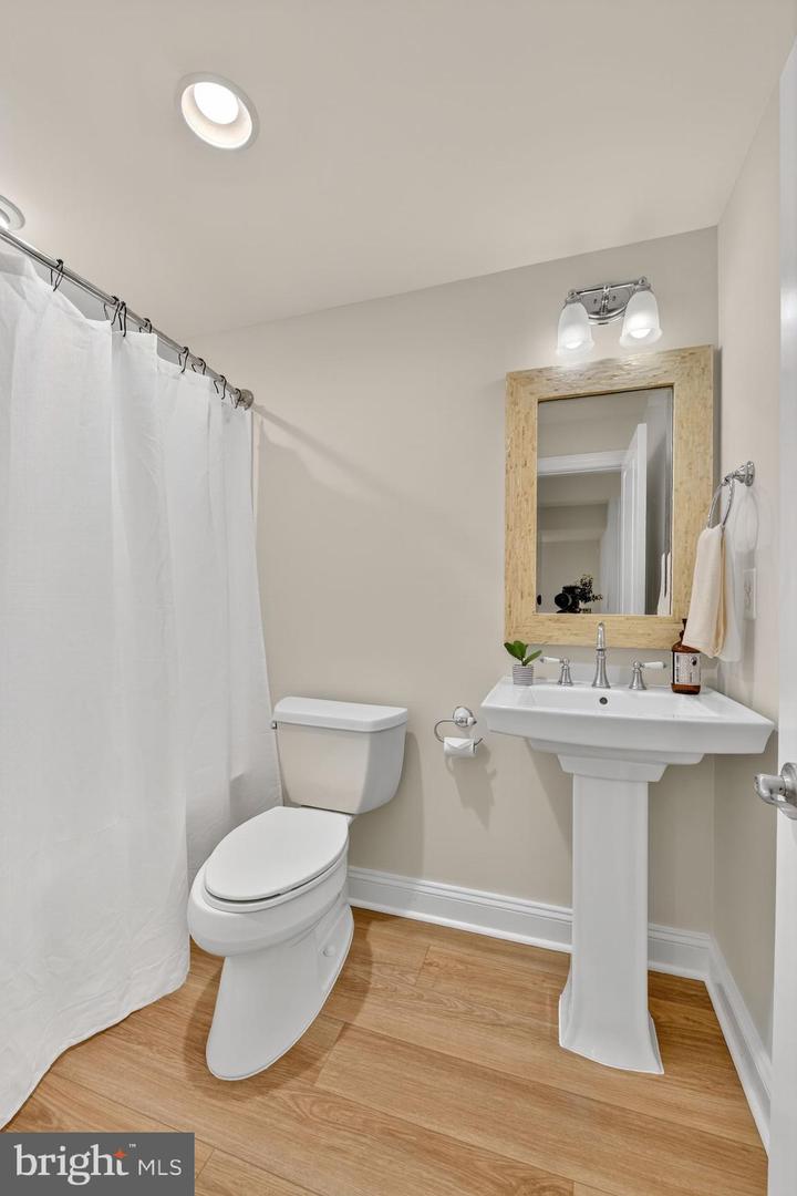 2828 N VAN BUREN ST, ARLINGTON, Virginia 22213, 5 Bedrooms Bedrooms, ,5 BathroomsBathrooms,Residential,For sale,2828 N VAN BUREN ST,VAAR2062550 MLS # VAAR2062550