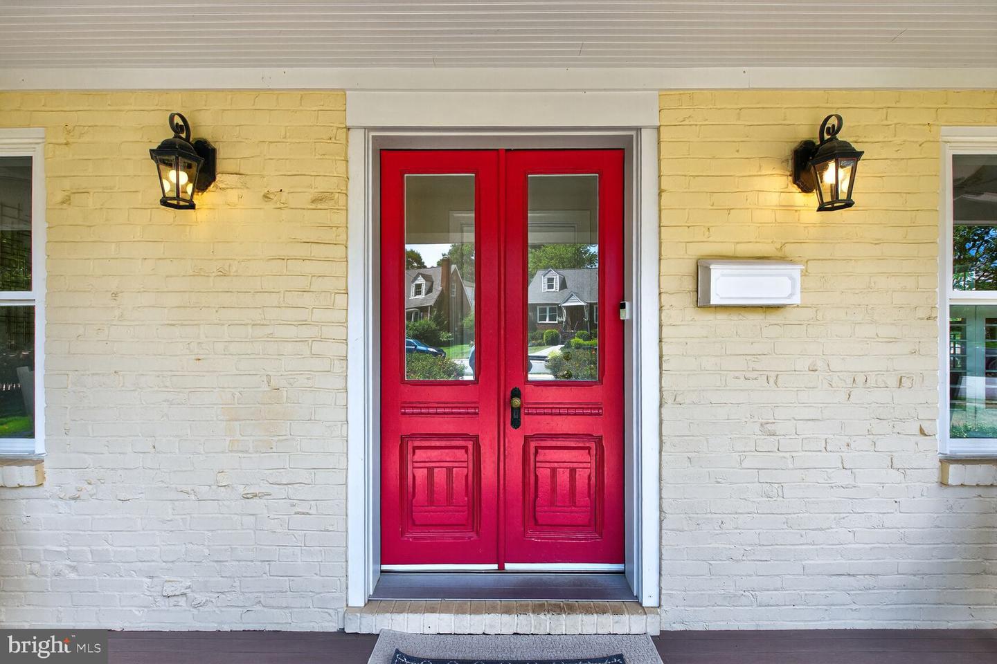 2828 N VAN BUREN ST, ARLINGTON, Virginia 22213, 5 Bedrooms Bedrooms, ,5 BathroomsBathrooms,Residential,For sale,2828 N VAN BUREN ST,VAAR2062550 MLS # VAAR2062550