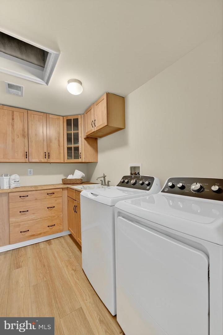 2828 N VAN BUREN ST, ARLINGTON, Virginia 22213, 5 Bedrooms Bedrooms, ,5 BathroomsBathrooms,Residential,For sale,2828 N VAN BUREN ST,VAAR2062550 MLS # VAAR2062550