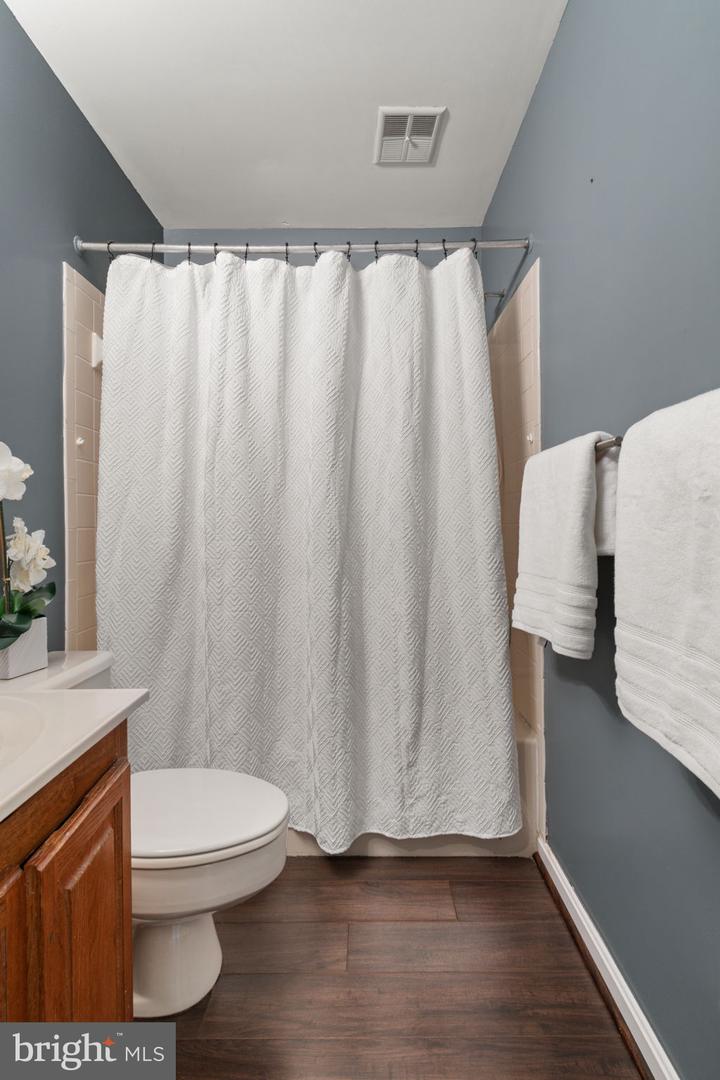 1 FOXMORE CT, STERLING, Virginia 20165, 3 Bedrooms Bedrooms, ,3 BathroomsBathrooms,Residential,For sale,1 FOXMORE CT,VALO2105072 MLS # VALO2105072
