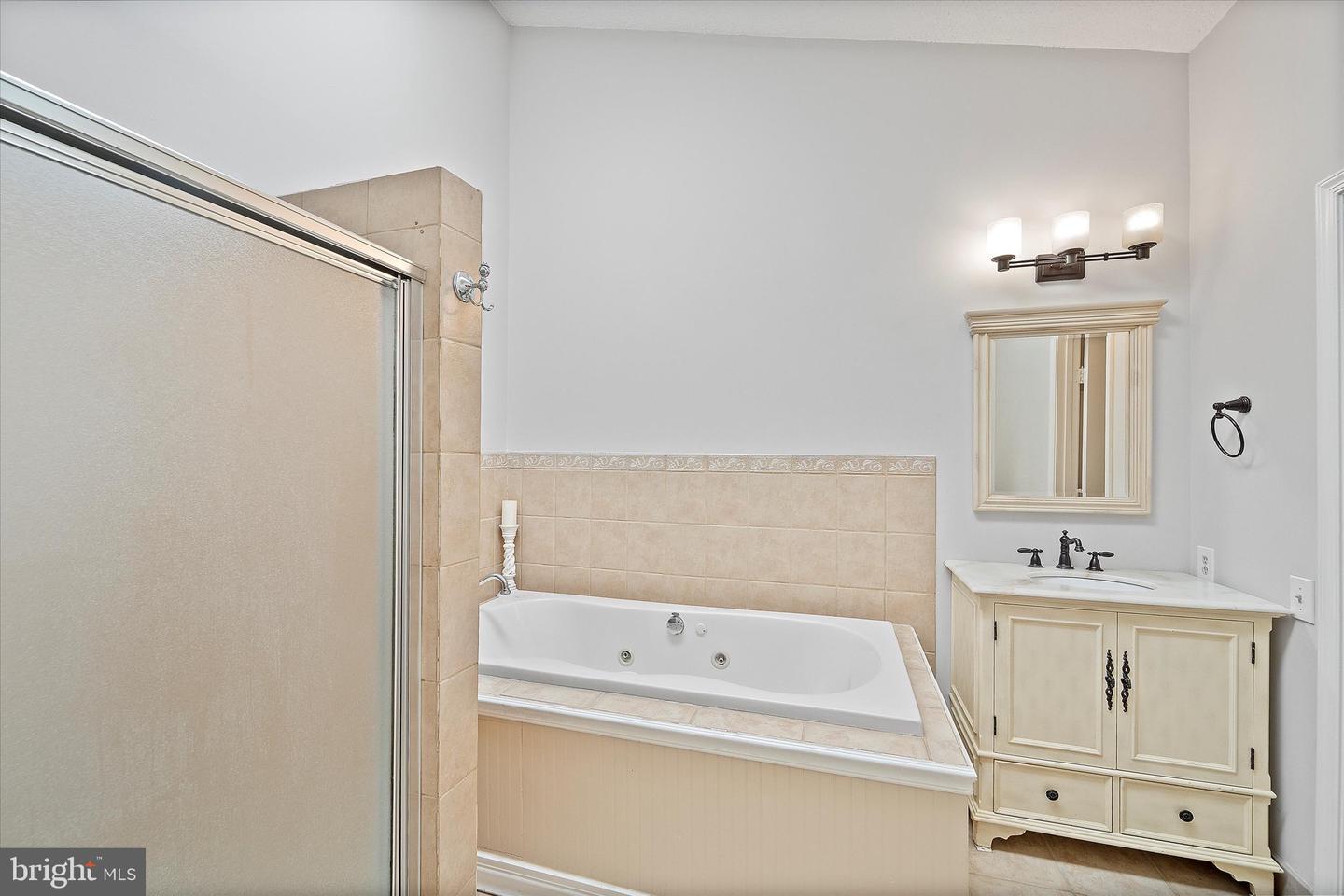 43876 LABURNUM SQ, ASHBURN, Virginia 20147, 3 Bedrooms Bedrooms, ,2 BathroomsBathrooms,Residential,For sale,43876 LABURNUM SQ,VALO2105122 MLS # VALO2105122