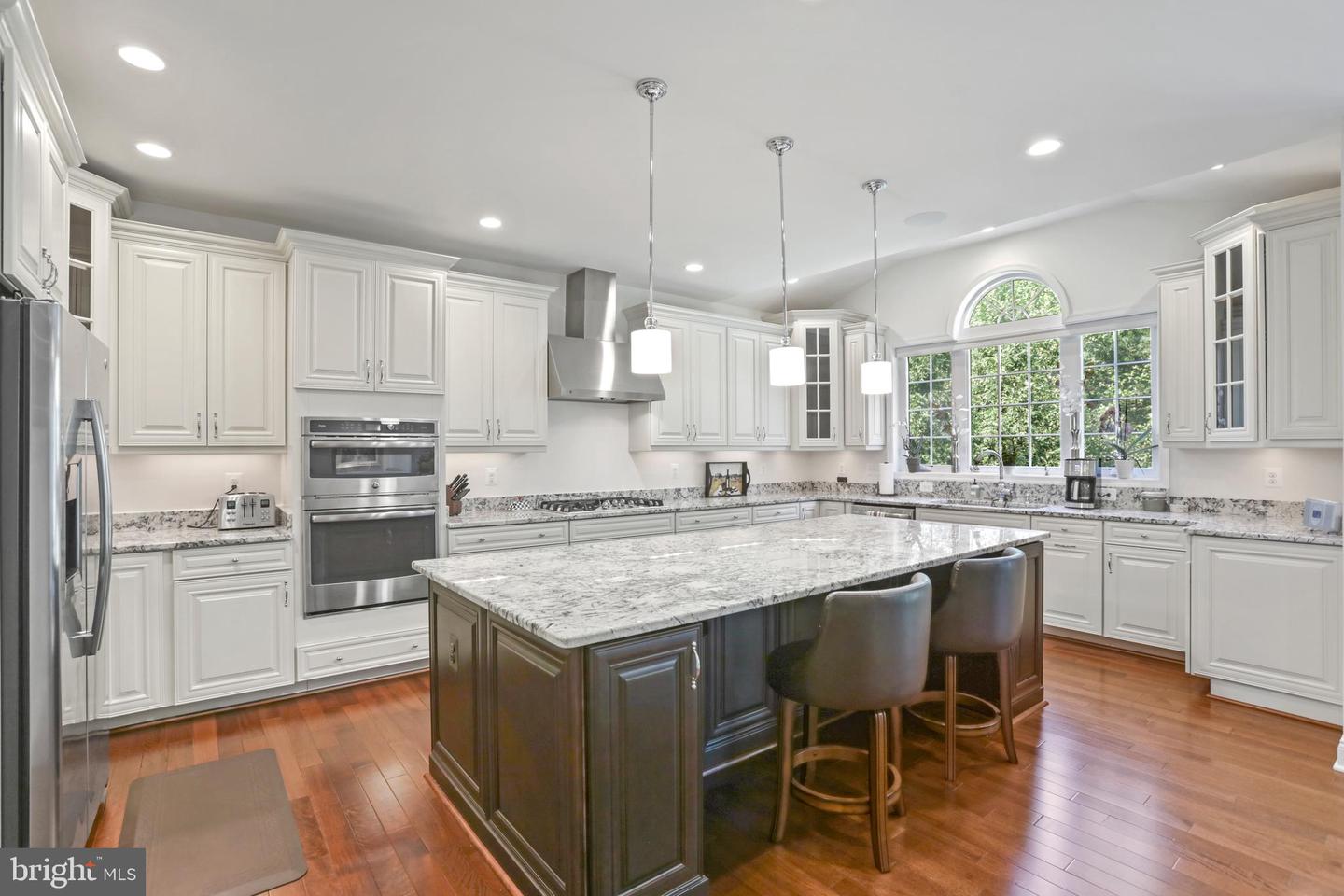 5836 WATERLOO BRIDGE CIR, HAYMARKET, Virginia 20169, 5 Bedrooms Bedrooms, ,6 BathroomsBathrooms,Residential,For sale,5836 WATERLOO BRIDGE CIR,VAPW2102466 MLS # VAPW2102466