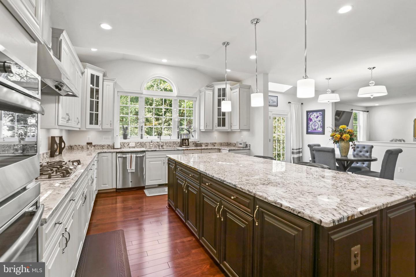 5836 WATERLOO BRIDGE CIR, HAYMARKET, Virginia 20169, 5 Bedrooms Bedrooms, ,6 BathroomsBathrooms,Residential,For sale,5836 WATERLOO BRIDGE CIR,VAPW2102466 MLS # VAPW2102466