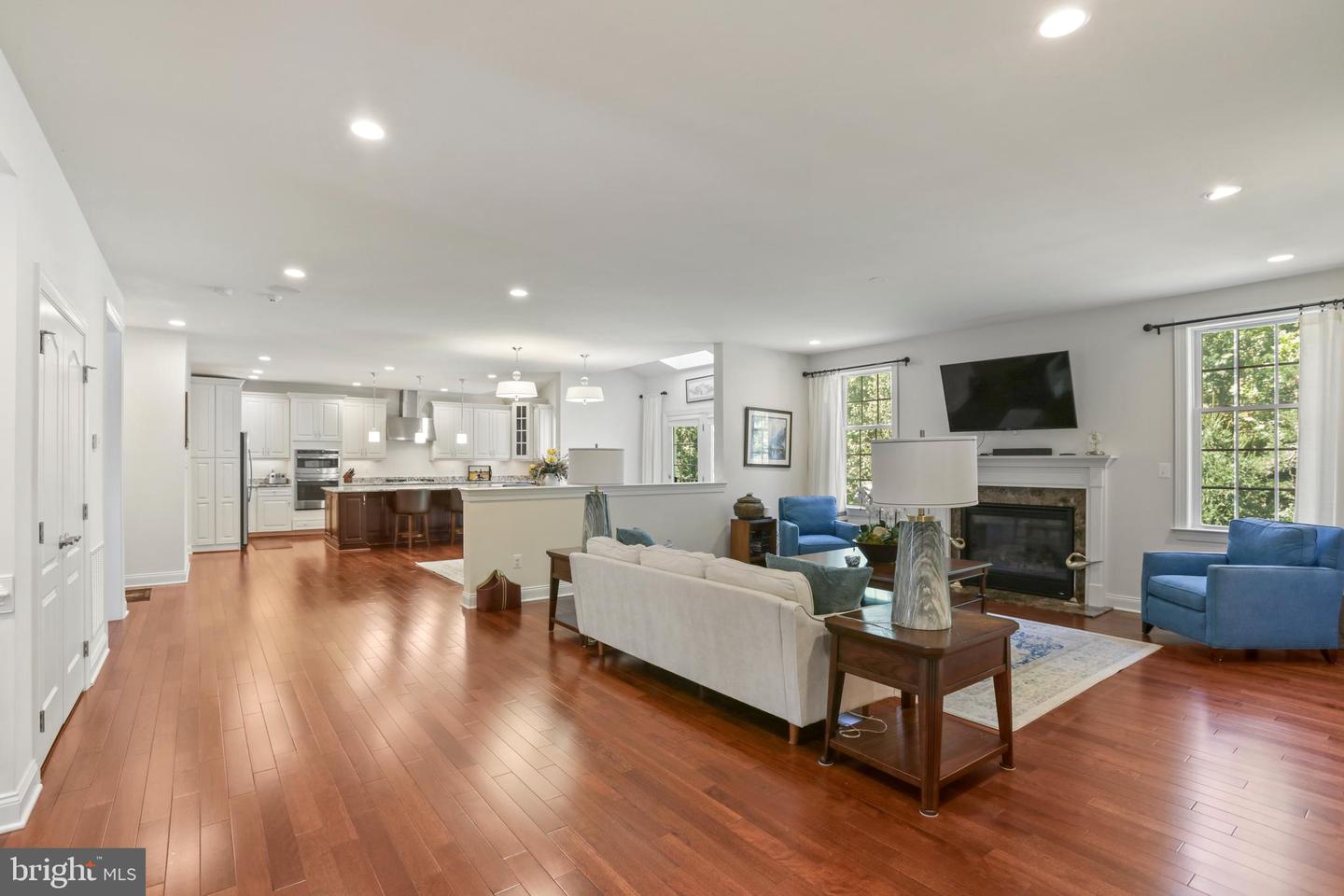 5836 WATERLOO BRIDGE CIR, HAYMARKET, Virginia 20169, 5 Bedrooms Bedrooms, ,6 BathroomsBathrooms,Residential,For sale,5836 WATERLOO BRIDGE CIR,VAPW2102466 MLS # VAPW2102466