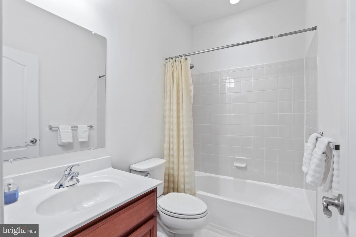 5836 WATERLOO BRIDGE CIR, HAYMARKET, Virginia 20169, 5 Bedrooms Bedrooms, ,6 BathroomsBathrooms,Residential,For sale,5836 WATERLOO BRIDGE CIR,VAPW2102466 MLS # VAPW2102466