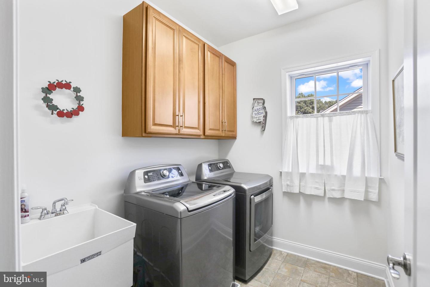 5836 WATERLOO BRIDGE CIR, HAYMARKET, Virginia 20169, 5 Bedrooms Bedrooms, ,6 BathroomsBathrooms,Residential,For sale,5836 WATERLOO BRIDGE CIR,VAPW2102466 MLS # VAPW2102466