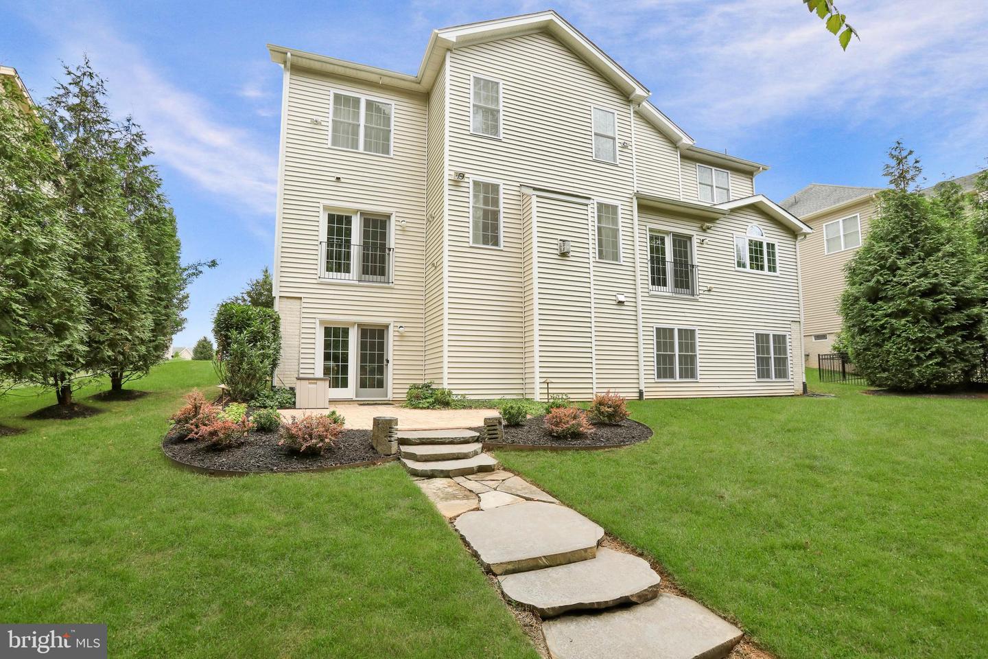 5836 WATERLOO BRIDGE CIR, HAYMARKET, Virginia 20169, 5 Bedrooms Bedrooms, ,6 BathroomsBathrooms,Residential,For sale,5836 WATERLOO BRIDGE CIR,VAPW2102466 MLS # VAPW2102466