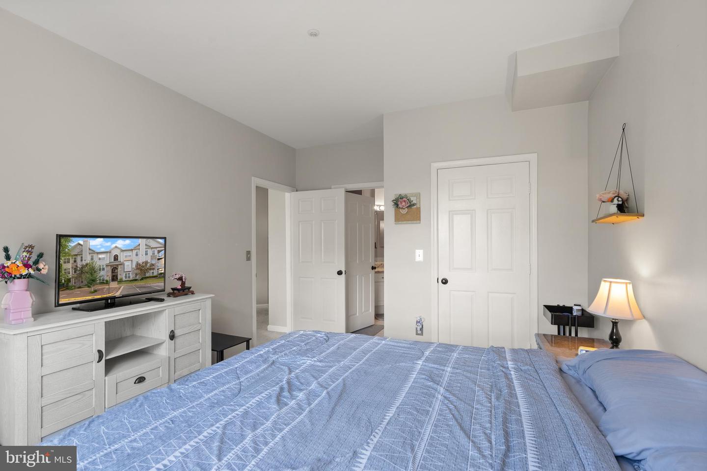5924 FOUNDERS HILL DR #203, ALEXANDRIA, Virginia 22310, 2 Bedrooms Bedrooms, ,2 BathroomsBathrooms,Residential,For sale,5924 FOUNDERS HILL DR #203,VAFX2263190 MLS # VAFX2263190