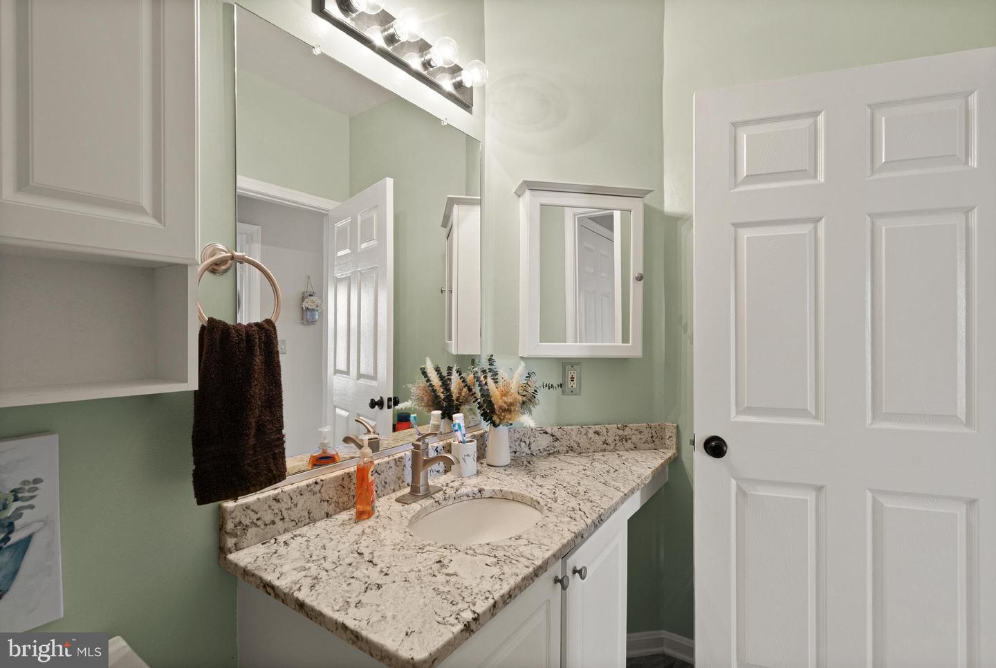5924 FOUNDERS HILL DR #203, ALEXANDRIA, Virginia 22310, 2 Bedrooms Bedrooms, ,2 BathroomsBathrooms,Residential,For sale,5924 FOUNDERS HILL DR #203,VAFX2263190 MLS # VAFX2263190