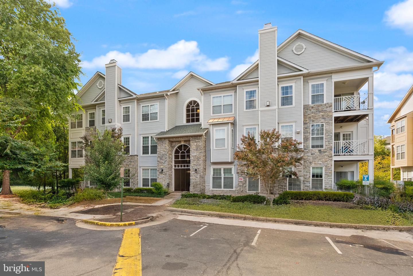 5924 FOUNDERS HILL DR #203, ALEXANDRIA, Virginia 22310, 2 Bedrooms Bedrooms, ,2 BathroomsBathrooms,Residential,For sale,5924 FOUNDERS HILL DR #203,VAFX2263190 MLS # VAFX2263190