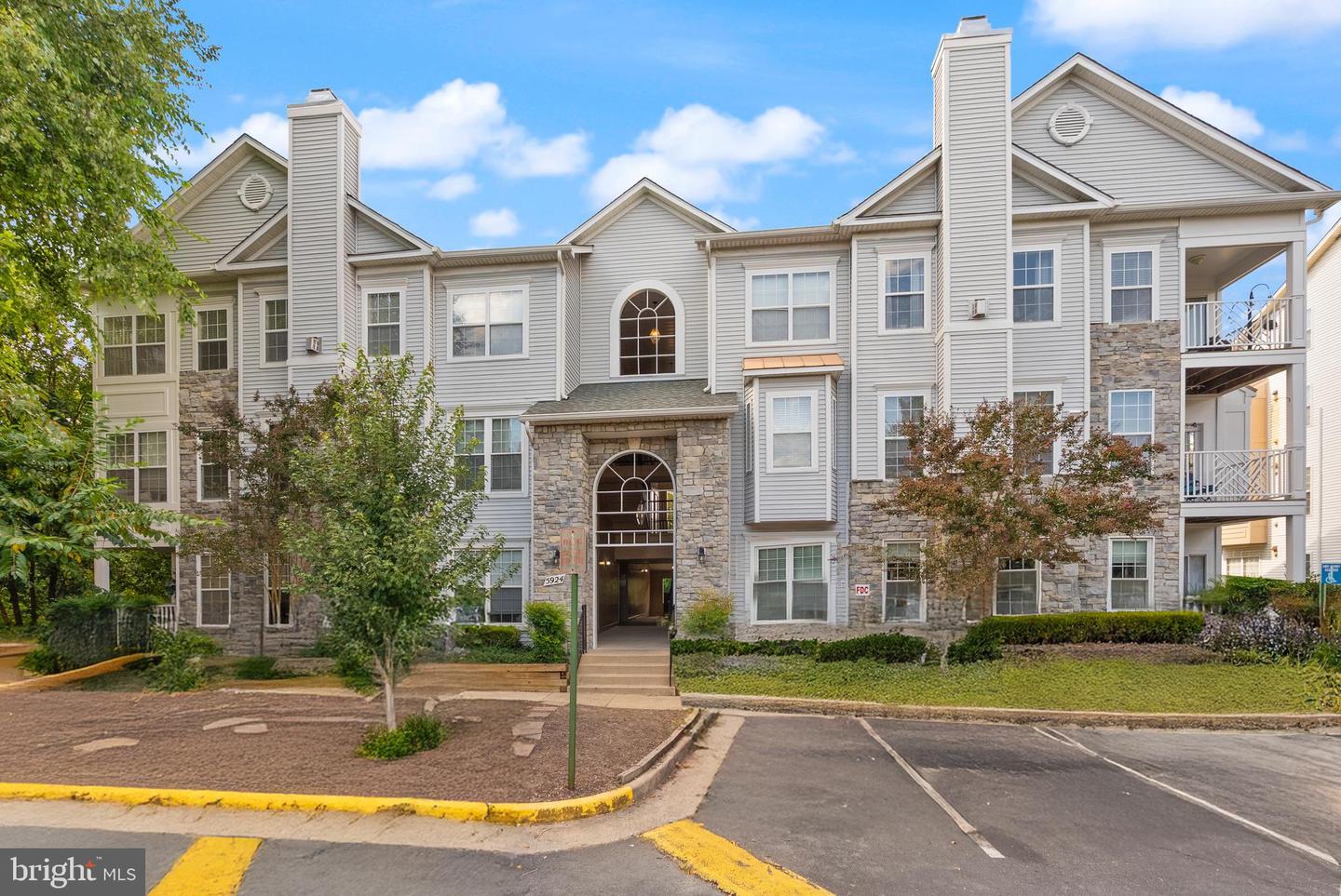 5924 FOUNDERS HILL DR #203, ALEXANDRIA, Virginia 22310, 2 Bedrooms Bedrooms, ,2 BathroomsBathrooms,Residential,For sale,5924 FOUNDERS HILL DR #203,VAFX2263190 MLS # VAFX2263190