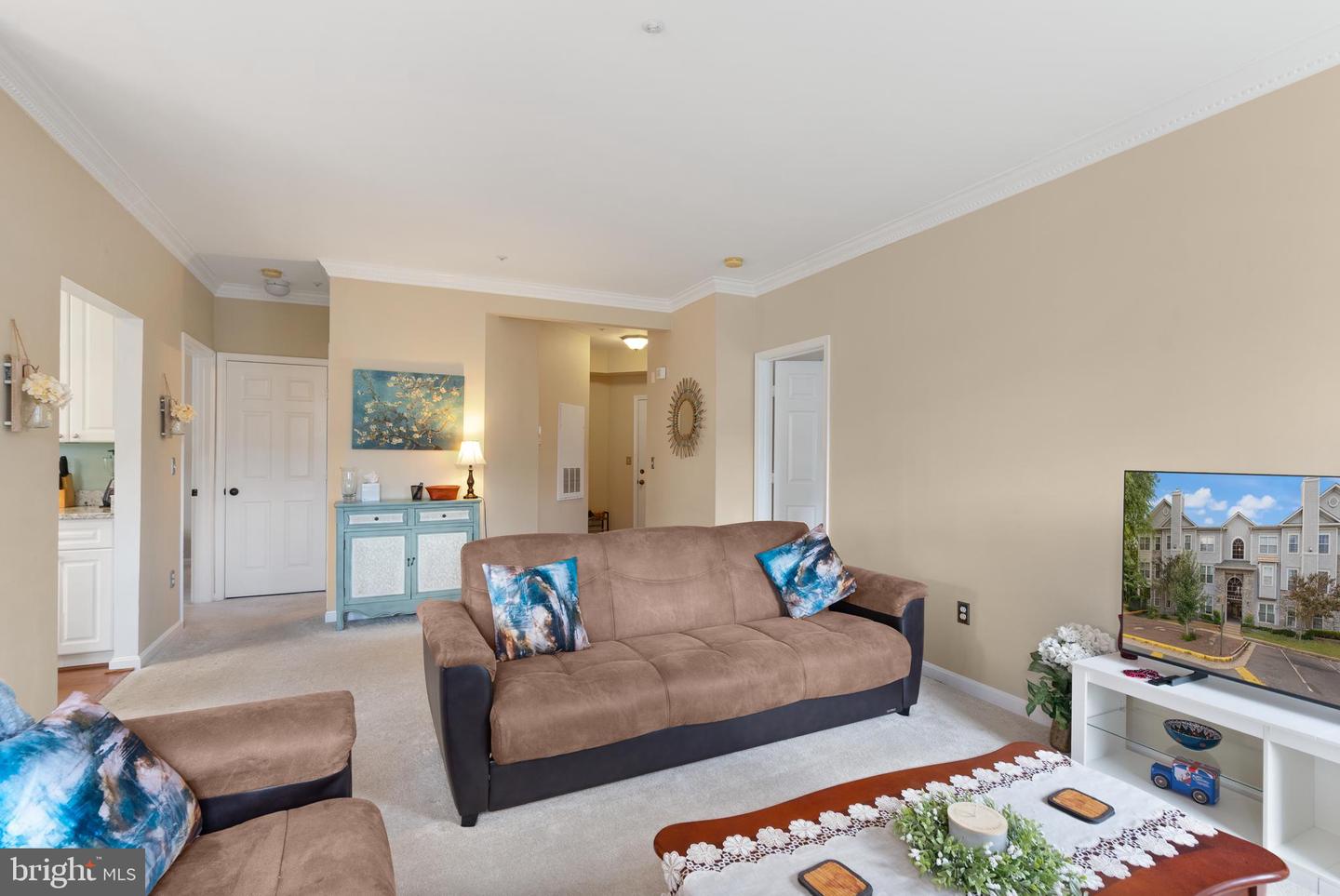 5924 FOUNDERS HILL DR #203, ALEXANDRIA, Virginia 22310, 2 Bedrooms Bedrooms, ,2 BathroomsBathrooms,Residential,For sale,5924 FOUNDERS HILL DR #203,VAFX2263190 MLS # VAFX2263190
