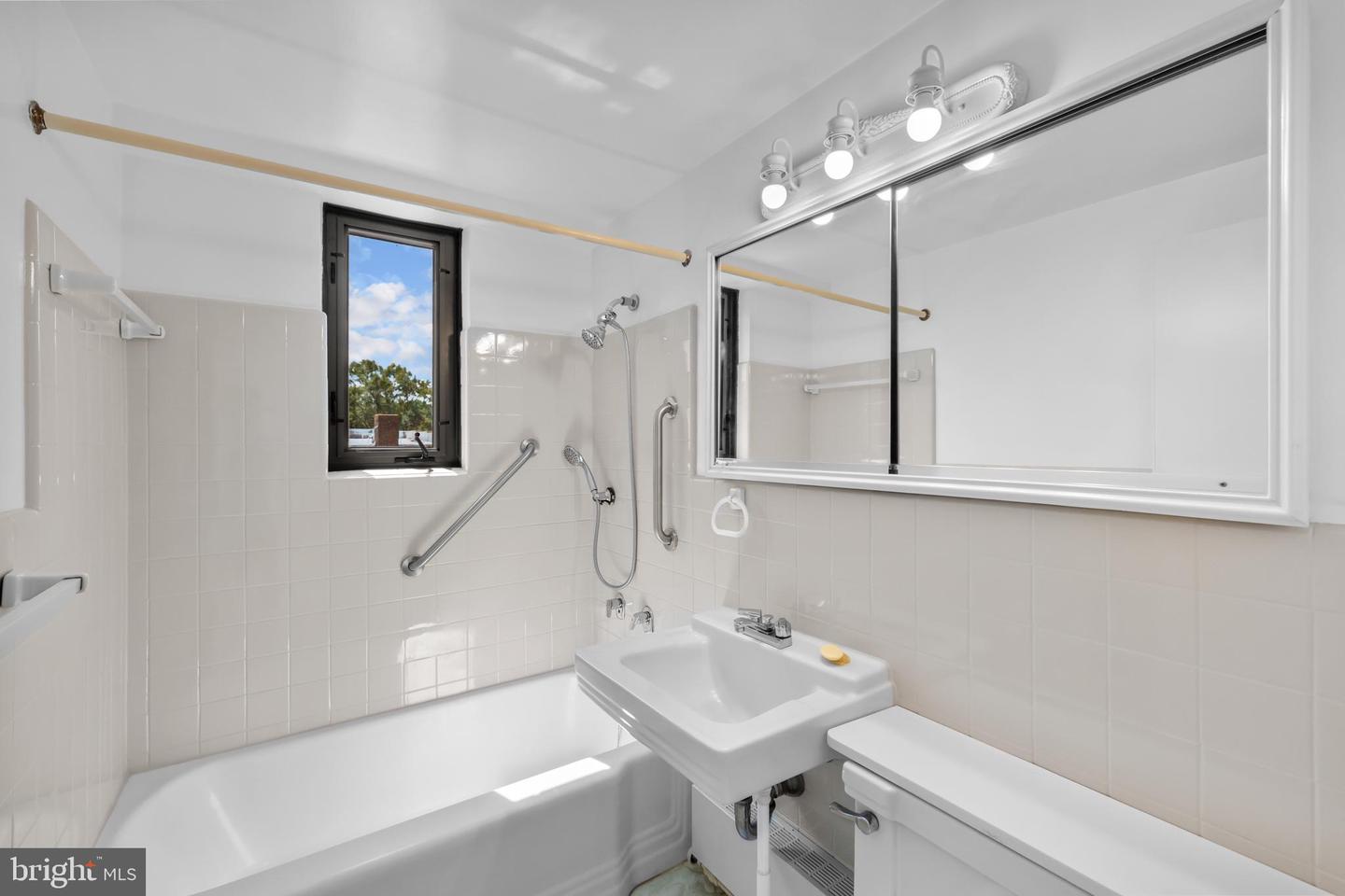 5410 CONNECTICUT AVE NW #706, WASHINGTON, District Of Columbia 20015, 2 Bedrooms Bedrooms, ,1 BathroomBathrooms,Residential,For sale,5410 CONNECTICUT AVE NW #706,DCDC2216848 MLS # DCDC2216848