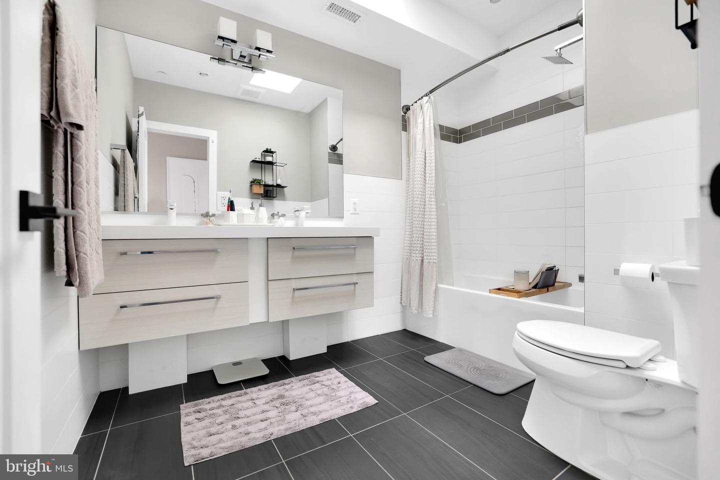 1337 K ST SE #PH-3, WASHINGTON, District Of Columbia 20003, 2 Bedrooms Bedrooms, ,2 BathroomsBathrooms,Residential,For sale,1337 K ST SE #PH-3,DCDC2216950 MLS # DCDC2216950