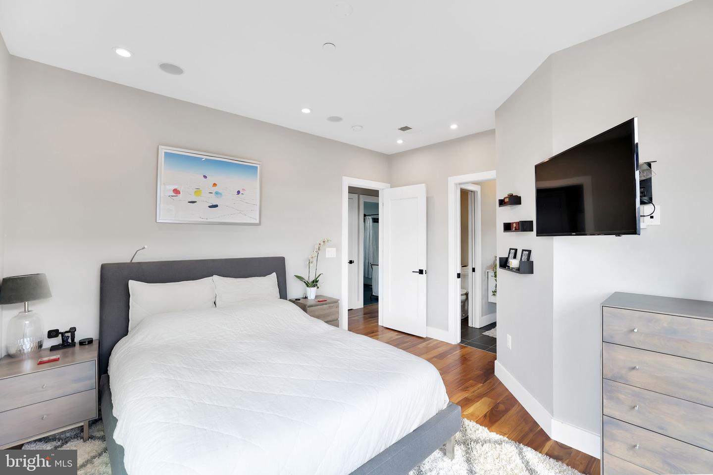 1337 K ST SE #PH-3, WASHINGTON, District Of Columbia 20003, 2 Bedrooms Bedrooms, ,2 BathroomsBathrooms,Residential,For sale,1337 K ST SE #PH-3,DCDC2216950 MLS # DCDC2216950