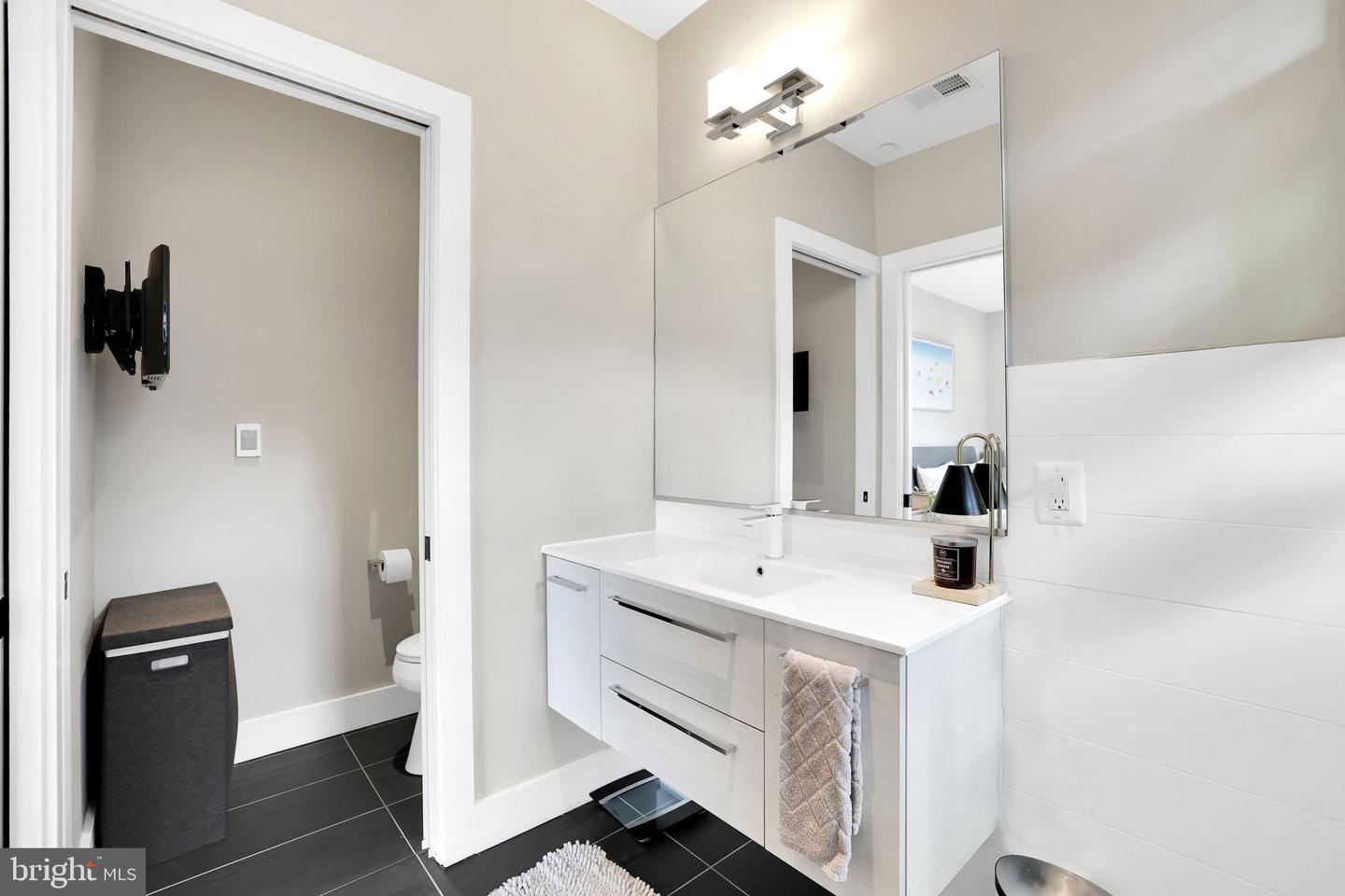 1337 K ST SE #PH-3, WASHINGTON, District Of Columbia 20003, 2 Bedrooms Bedrooms, ,2 BathroomsBathrooms,Residential,For sale,1337 K ST SE #PH-3,DCDC2216950 MLS # DCDC2216950
