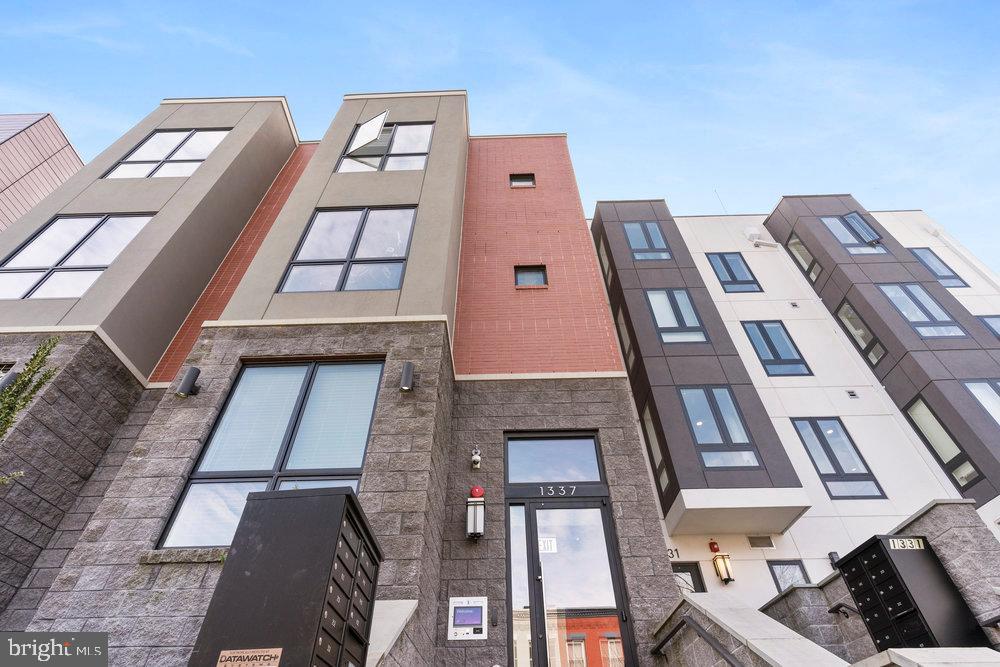 1337 K ST SE #PH-3, WASHINGTON, District Of Columbia 20003, 2 Bedrooms Bedrooms, ,2 BathroomsBathrooms,Residential,For sale,1337 K ST SE #PH-3,DCDC2216950 MLS # DCDC2216950