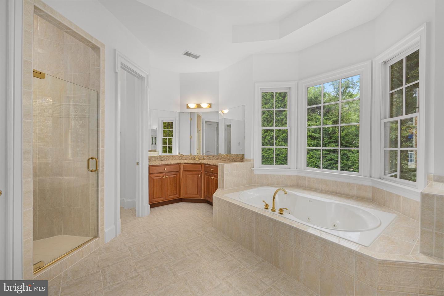 1200 HUNTERS GROVE CT, MCLEAN, Virginia 22102, 6 Bedrooms Bedrooms, ,5 BathroomsBathrooms,Residential,For sale,1200 HUNTERS GROVE CT,VAFX2263556 MLS # VAFX2263556