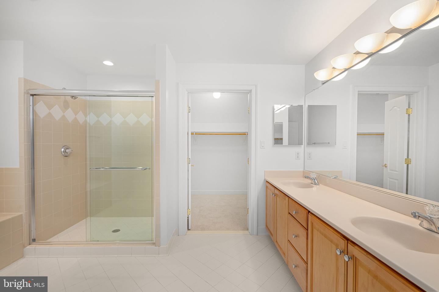 1200 HUNTERS GROVE CT, MCLEAN, Virginia 22102, 6 Bedrooms Bedrooms, ,5 BathroomsBathrooms,Residential,For sale,1200 HUNTERS GROVE CT,VAFX2263556 MLS # VAFX2263556
