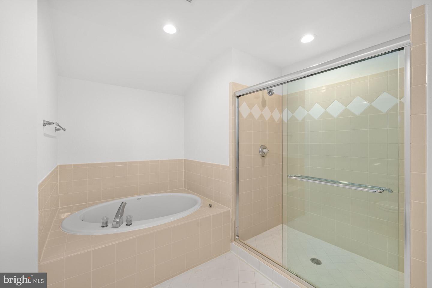 1200 HUNTERS GROVE CT, MCLEAN, Virginia 22102, 6 Bedrooms Bedrooms, ,5 BathroomsBathrooms,Residential,For sale,1200 HUNTERS GROVE CT,VAFX2263556 MLS # VAFX2263556