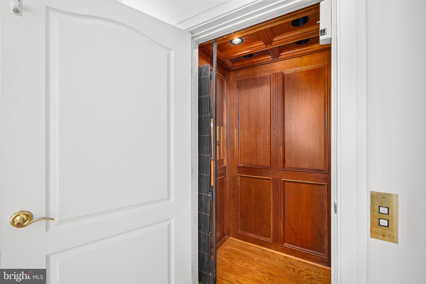 1200 HUNTERS GROVE CT, MCLEAN, Virginia 22102, 6 Bedrooms Bedrooms, ,5 BathroomsBathrooms,Residential,For sale,1200 HUNTERS GROVE CT,VAFX2263556 MLS # VAFX2263556