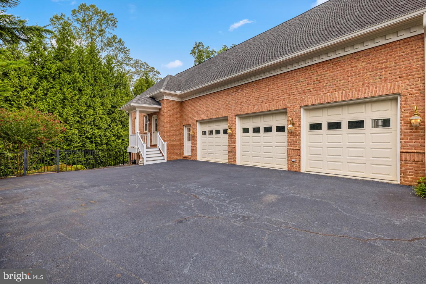 1200 HUNTERS GROVE CT, MCLEAN, Virginia 22102, 6 Bedrooms Bedrooms, ,5 BathroomsBathrooms,Residential,For sale,1200 HUNTERS GROVE CT,VAFX2263556 MLS # VAFX2263556