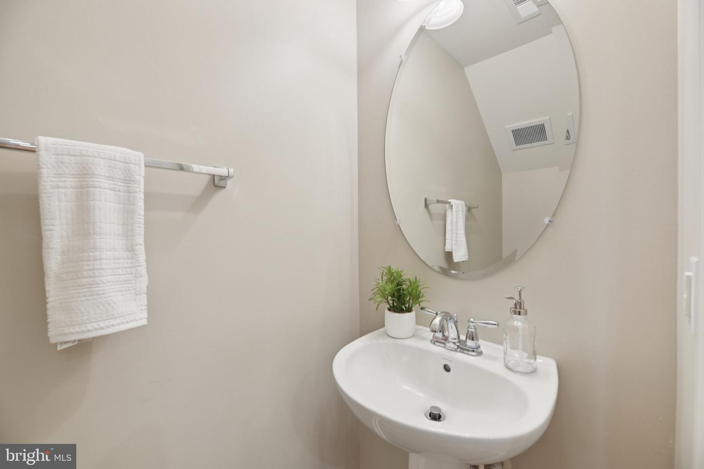 6103 ASTER HAVEN CIR, HAYMARKET, Virginia 20169, 3 Bedrooms Bedrooms, ,2 BathroomsBathrooms,Residential,For sale,6103 ASTER HAVEN CIR,VAPW2102712 MLS # VAPW2102712