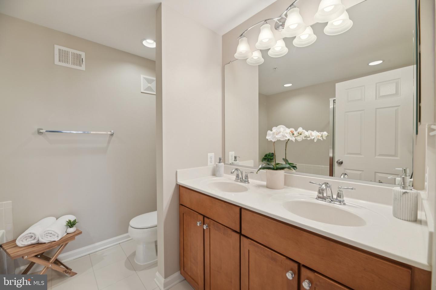6103 ASTER HAVEN CIR, HAYMARKET, Virginia 20169, 3 Bedrooms Bedrooms, ,2 BathroomsBathrooms,Residential,For sale,6103 ASTER HAVEN CIR,VAPW2102712 MLS # VAPW2102712