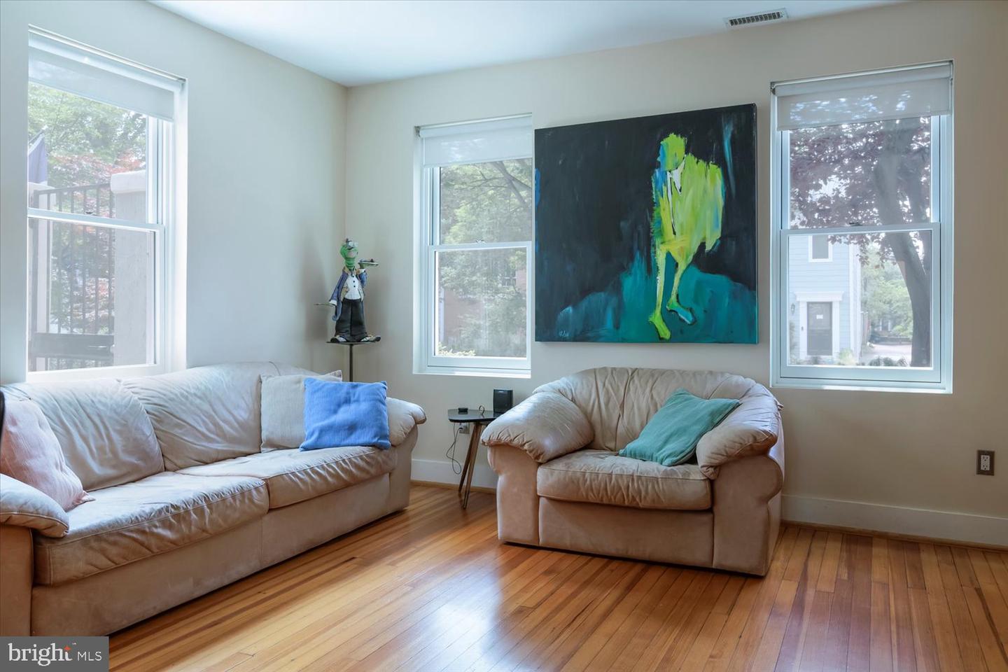 524 6TH ST SE, WASHINGTON, District Of Columbia 20003, 2 Bedrooms Bedrooms, ,2 BathroomsBathrooms,Residential,For sale,524 6TH ST SE,DCDC2217024 MLS # DCDC2217024