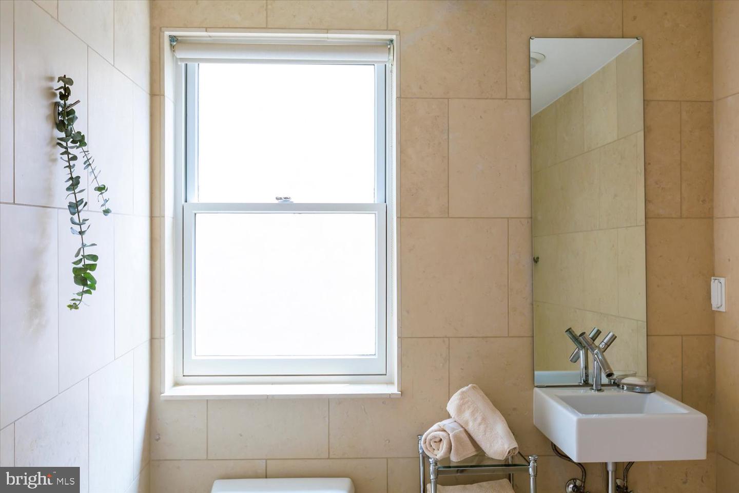 524 6TH ST SE, WASHINGTON, District Of Columbia 20003, 2 Bedrooms Bedrooms, ,2 BathroomsBathrooms,Residential,For sale,524 6TH ST SE,DCDC2217024 MLS # DCDC2217024