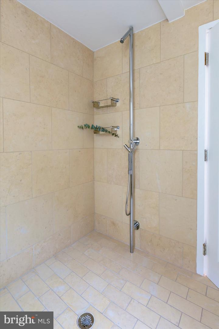 524 6TH ST SE, WASHINGTON, District Of Columbia 20003, 2 Bedrooms Bedrooms, ,2 BathroomsBathrooms,Residential,For sale,524 6TH ST SE,DCDC2217024 MLS # DCDC2217024