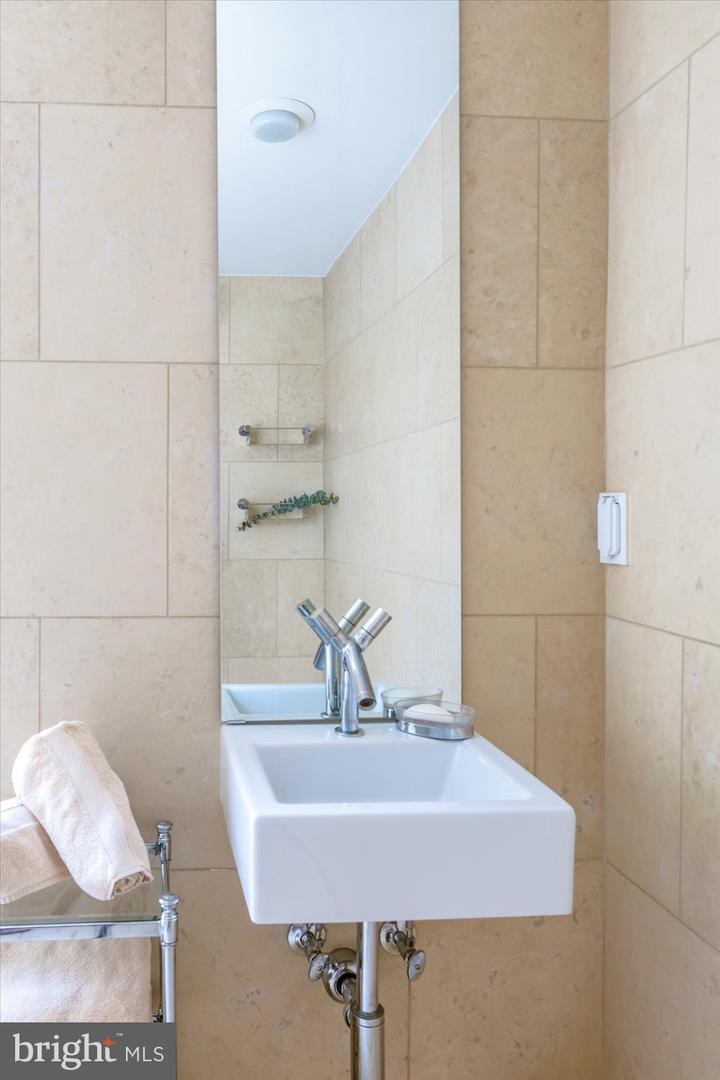 524 6TH ST SE, WASHINGTON, District Of Columbia 20003, 2 Bedrooms Bedrooms, ,2 BathroomsBathrooms,Residential,For sale,524 6TH ST SE,DCDC2217024 MLS # DCDC2217024
