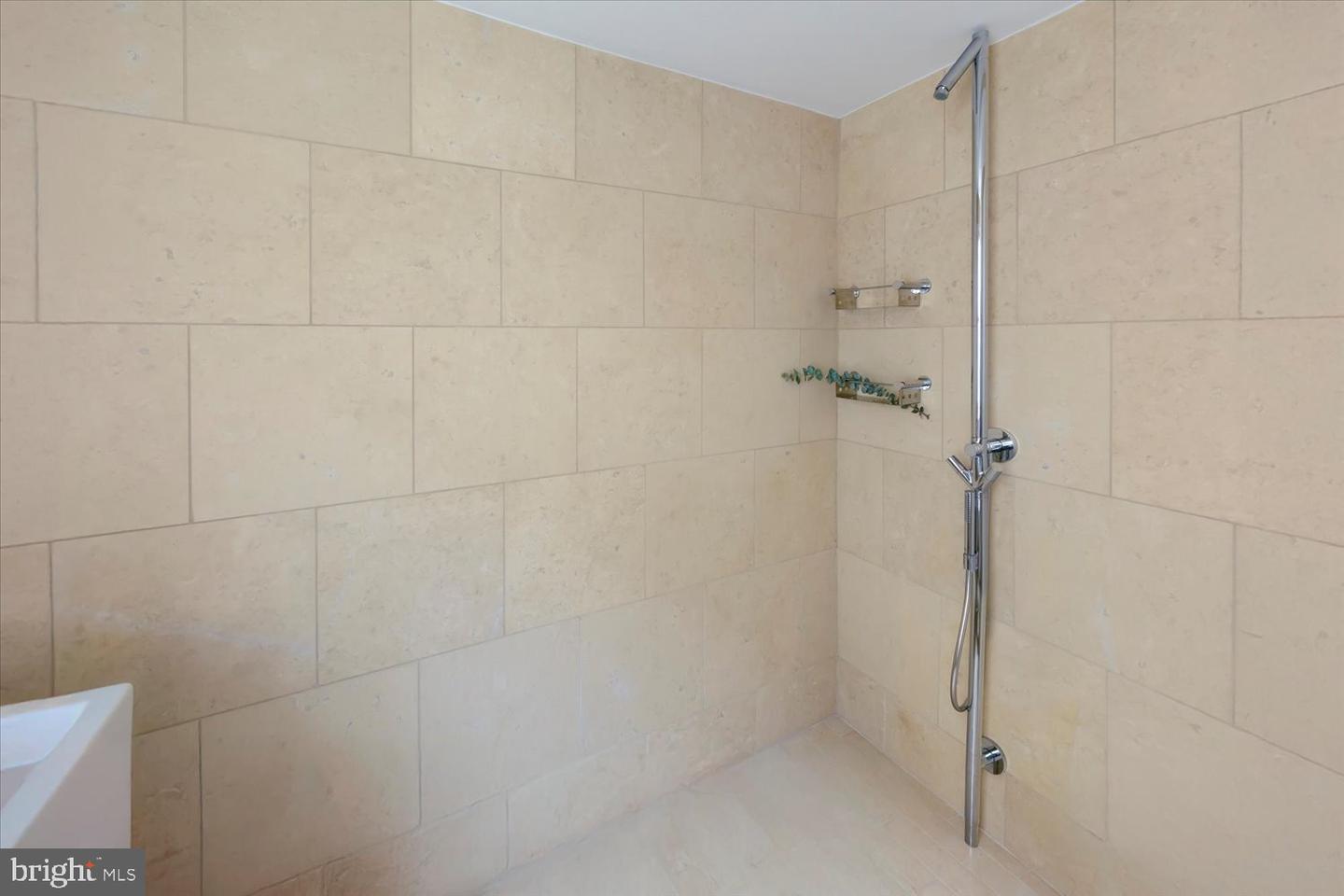 524 6TH ST SE, WASHINGTON, District Of Columbia 20003, 2 Bedrooms Bedrooms, ,2 BathroomsBathrooms,Residential,For sale,524 6TH ST SE,DCDC2217024 MLS # DCDC2217024
