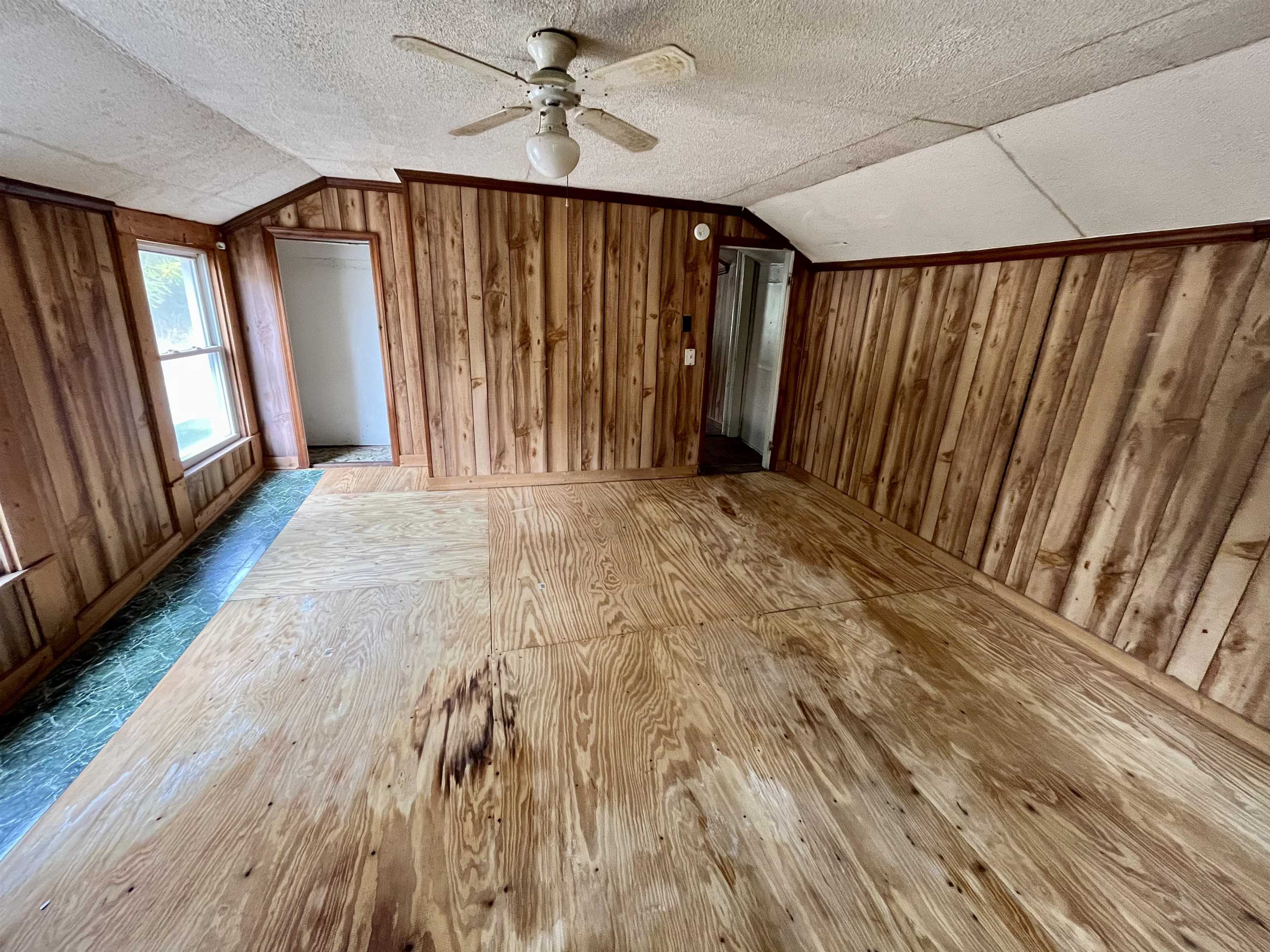 537 STRAITH ST, STAUNTON, Virginia 24401, 2 Bedrooms Bedrooms, ,1 BathroomBathrooms,Residential,537 STRAITH ST,668769 MLS # 668769