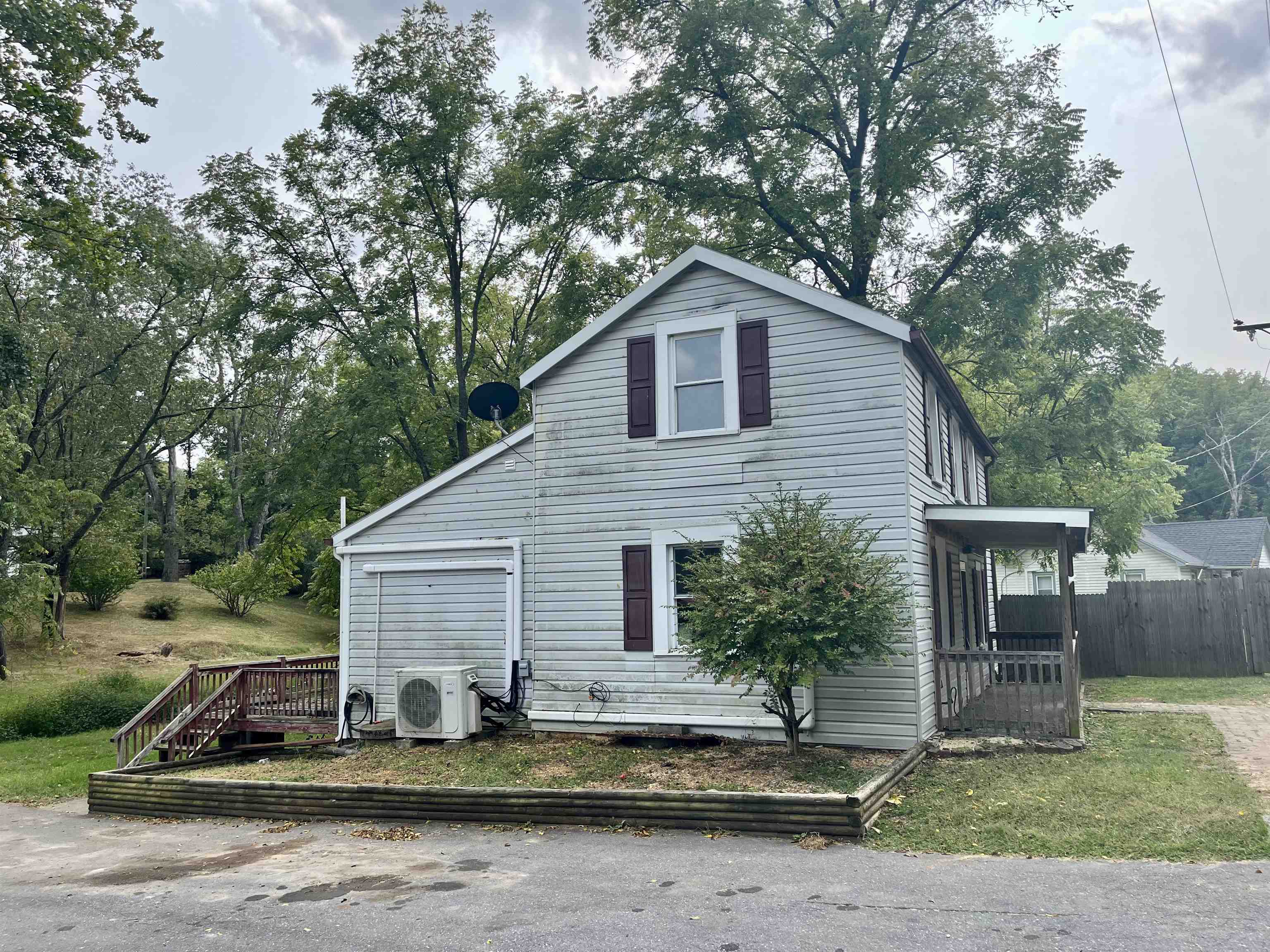 537 STRAITH ST, STAUNTON, Virginia 24401, 2 Bedrooms Bedrooms, ,1 BathroomBathrooms,Residential,537 STRAITH ST,668769 MLS # 668769