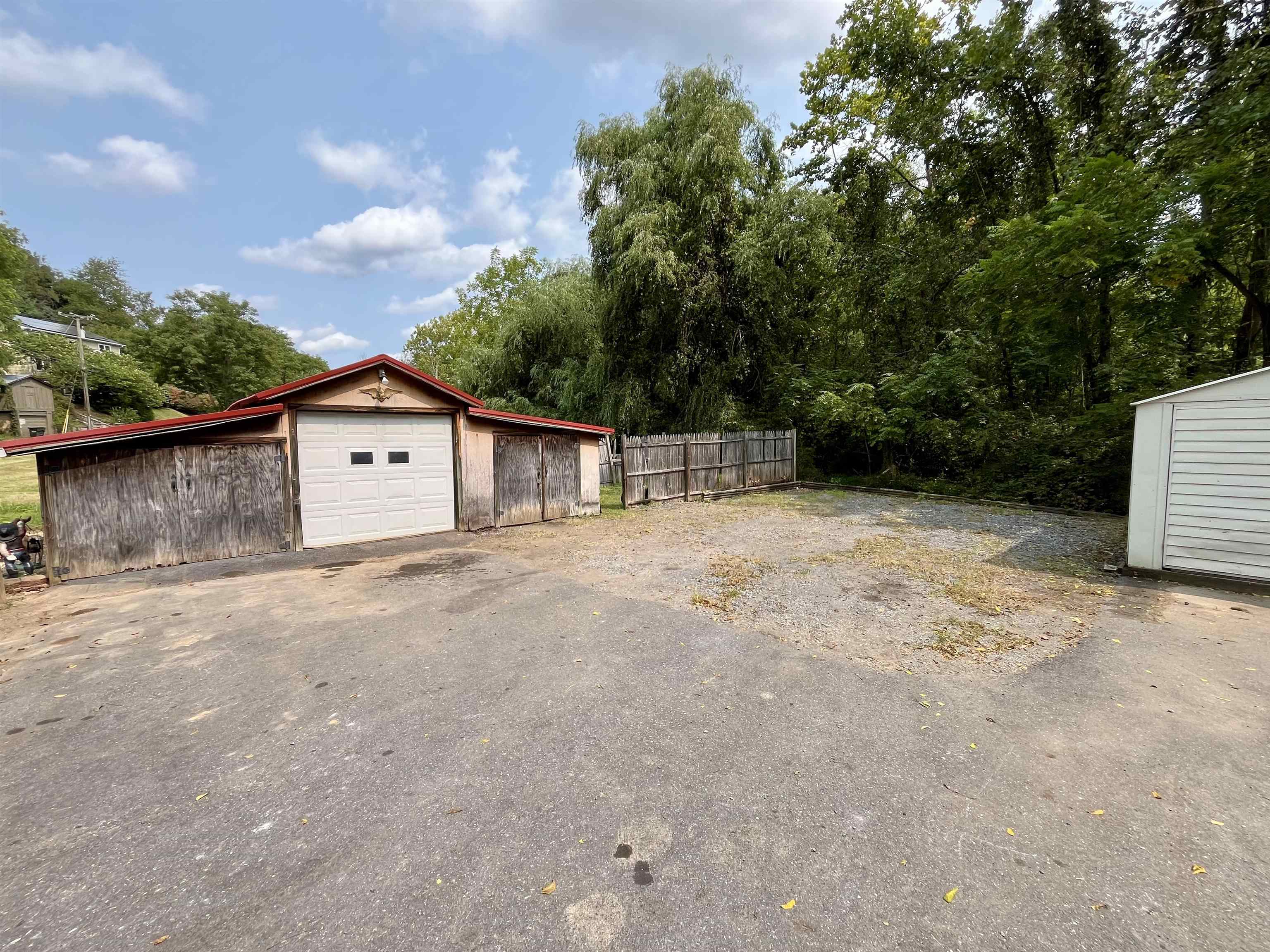 537 STRAITH ST, STAUNTON, Virginia 24401, 2 Bedrooms Bedrooms, ,1 BathroomBathrooms,Residential,537 STRAITH ST,668769 MLS # 668769