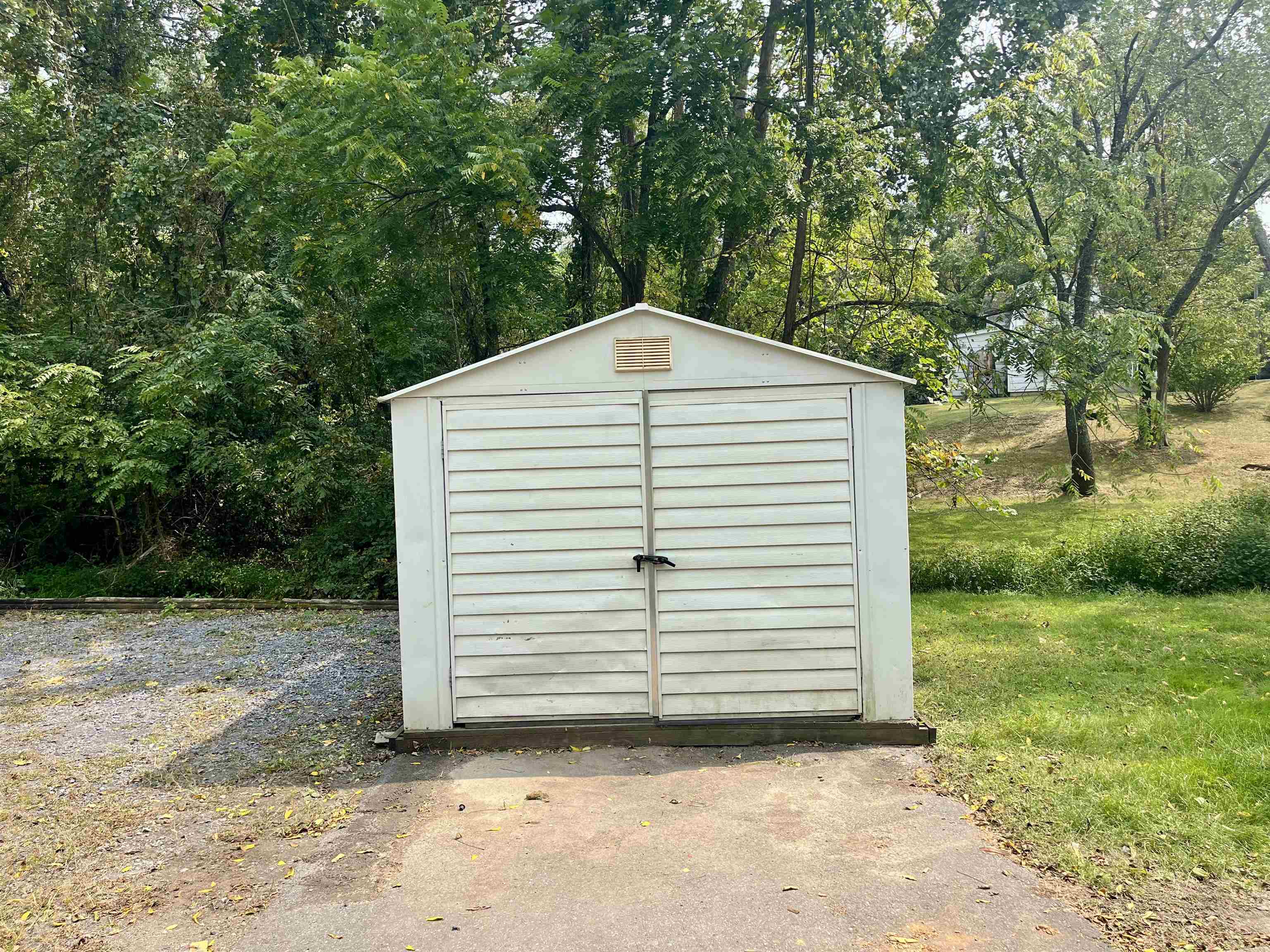 537 STRAITH ST, STAUNTON, Virginia 24401, 2 Bedrooms Bedrooms, ,1 BathroomBathrooms,Residential,537 STRAITH ST,668769 MLS # 668769