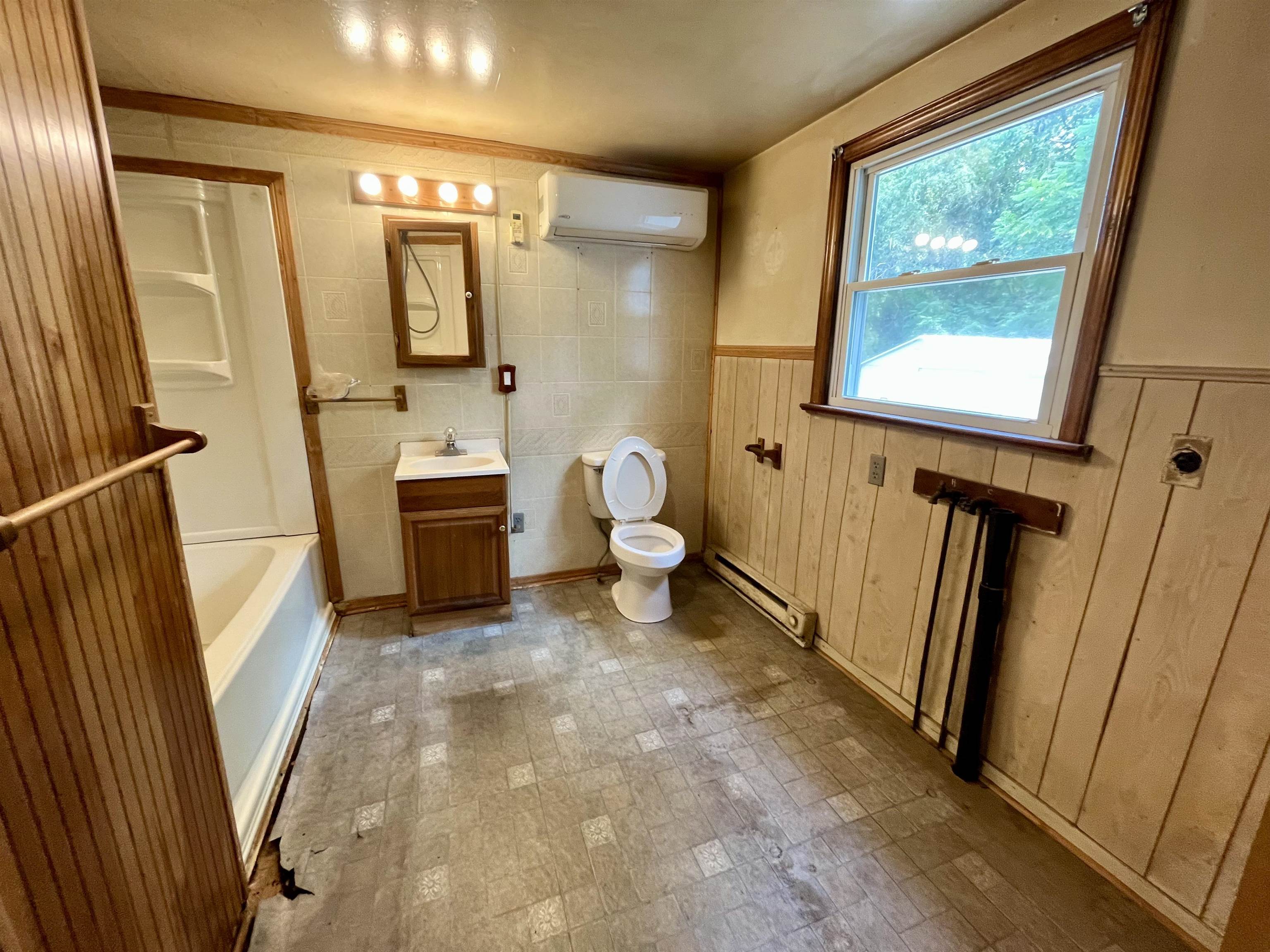 537 STRAITH ST, STAUNTON, Virginia 24401, 2 Bedrooms Bedrooms, ,1 BathroomBathrooms,Residential,537 STRAITH ST,668769 MLS # 668769
