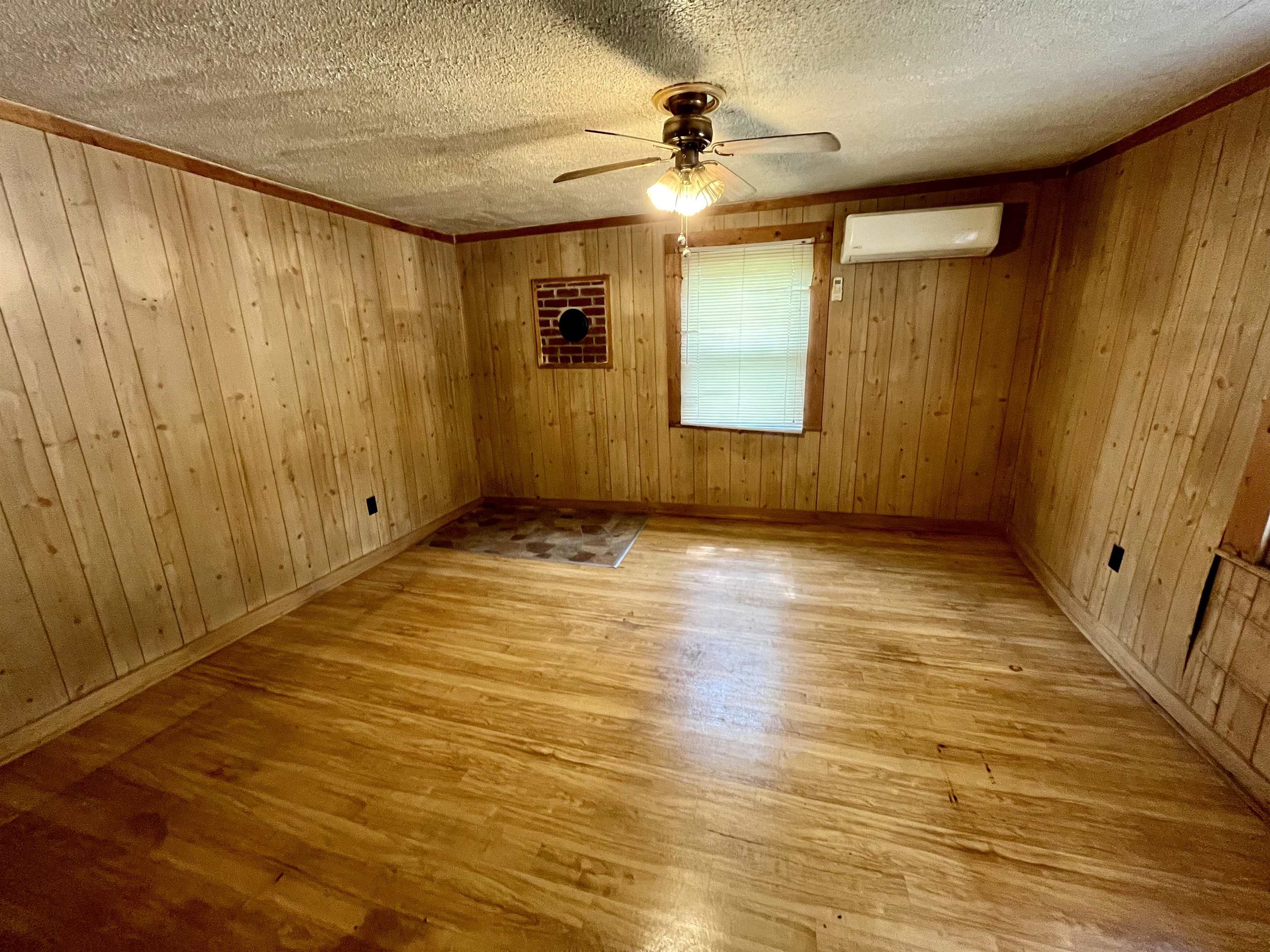 537 STRAITH ST, STAUNTON, Virginia 24401, 2 Bedrooms Bedrooms, ,1 BathroomBathrooms,Residential,537 STRAITH ST,668769 MLS # 668769