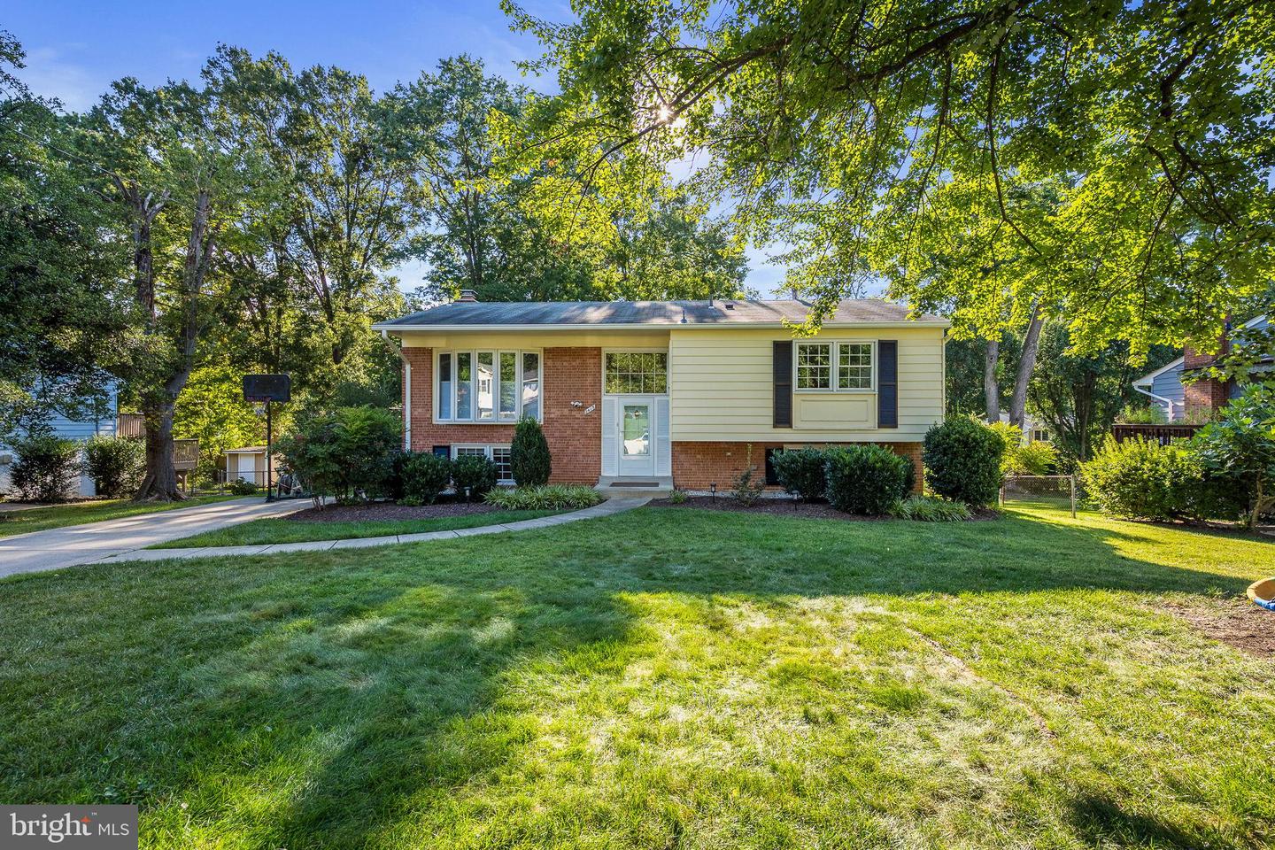 2415 JACKSON PKWY, VIENNA, Virginia 22180, 4 Bedrooms Bedrooms, 12 Rooms Rooms,2 BathroomsBathrooms,Residential,For sale,2415 JACKSON PKWY,VAFX2264144 MLS # VAFX2264144