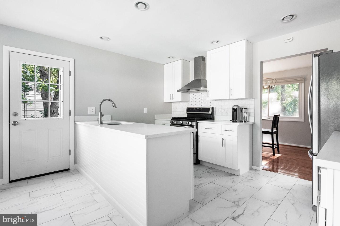 2415 JACKSON PKWY, VIENNA, Virginia 22180, 4 Bedrooms Bedrooms, 12 Rooms Rooms,2 BathroomsBathrooms,Residential,For sale,2415 JACKSON PKWY,VAFX2264144 MLS # VAFX2264144