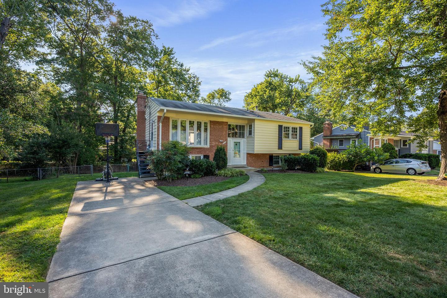 2415 JACKSON PKWY, VIENNA, Virginia 22180, 4 Bedrooms Bedrooms, 12 Rooms Rooms,2 BathroomsBathrooms,Residential,For sale,2415 JACKSON PKWY,VAFX2264144 MLS # VAFX2264144