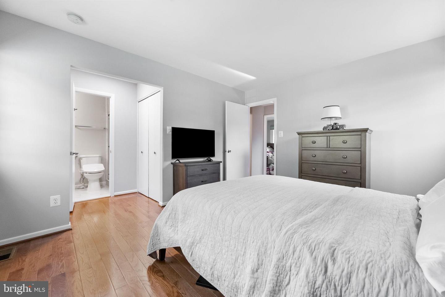 2415 JACKSON PKWY, VIENNA, Virginia 22180, 4 Bedrooms Bedrooms, 12 Rooms Rooms,2 BathroomsBathrooms,Residential,For sale,2415 JACKSON PKWY,VAFX2264144 MLS # VAFX2264144